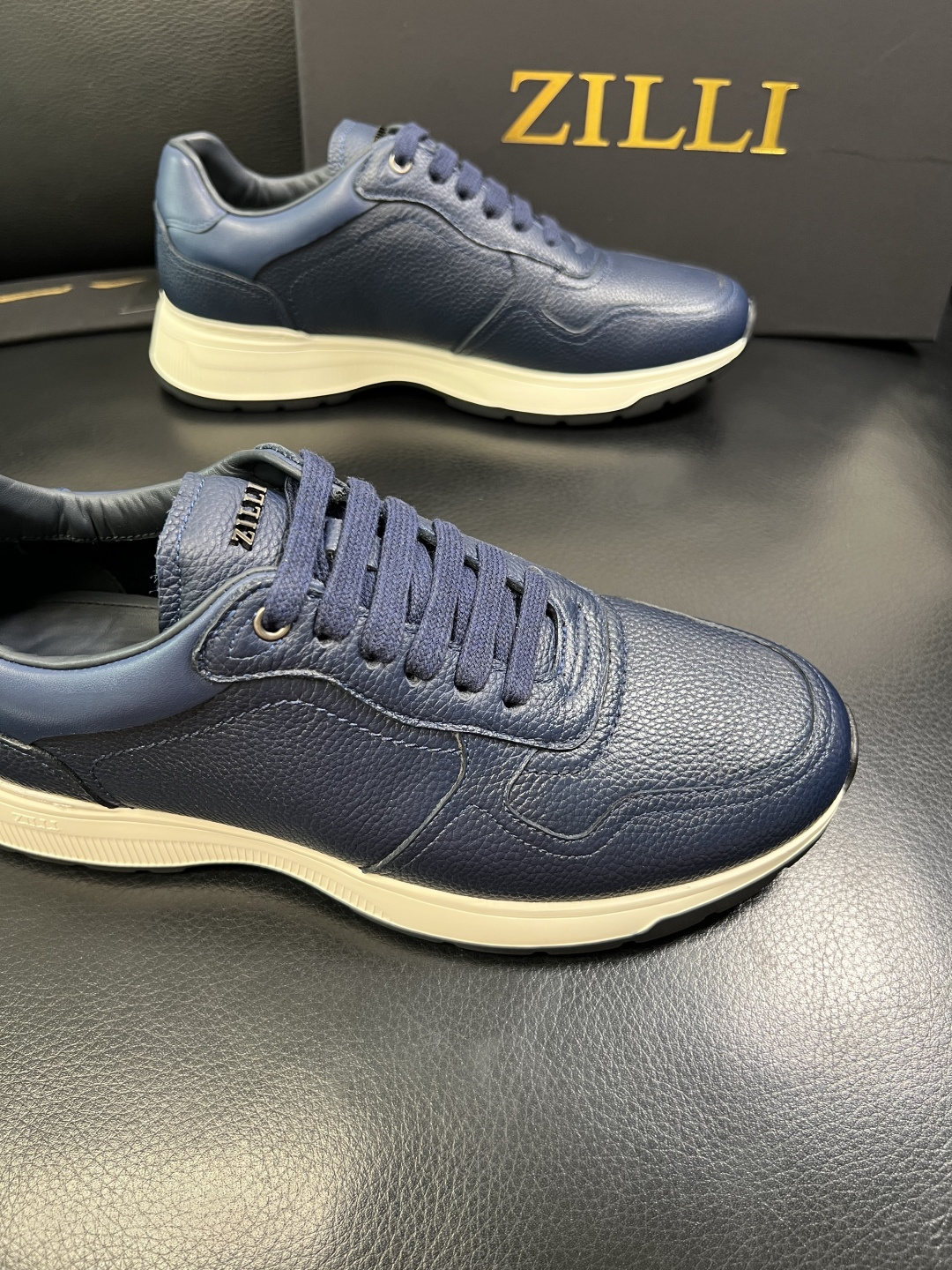 ZILLI 高品质 顶级工艺品 专柜同步发售原厂配置，意大利进口原版牛皮面料，进口水染牛里 ，鞋底：原厂