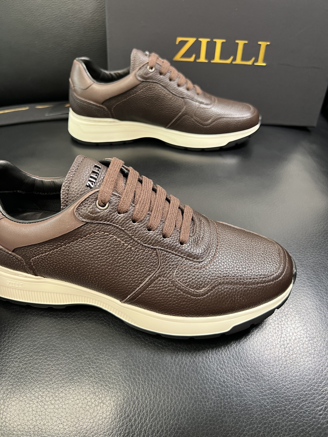 ZILLI 高品质 顶级工艺品 专柜同步发售原厂配置，意大利进口原版牛皮面料，进口水染牛里 ，鞋底：原厂
