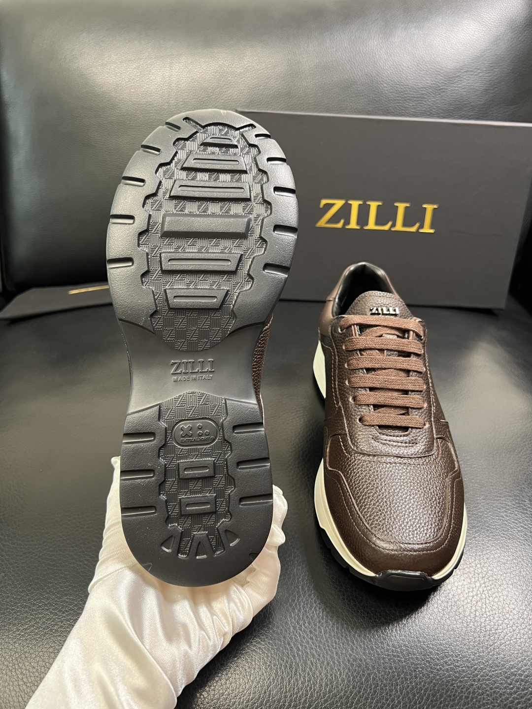 ZILLI 高品质 顶级工艺品 专柜同步发售原厂配置，意大利进口原版牛皮面料，进口水染牛里 ，鞋底：原厂