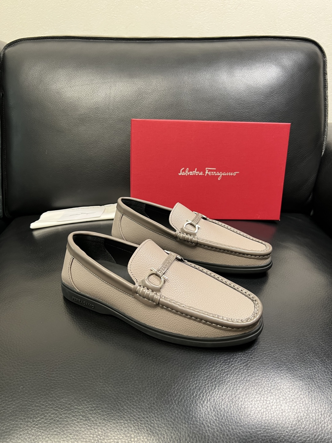 Ferragamo 高品质 顶级工艺品 菲拉格慕 专柜同步发售原厂配置，意大利进口原版牛皮，进口水染牛里