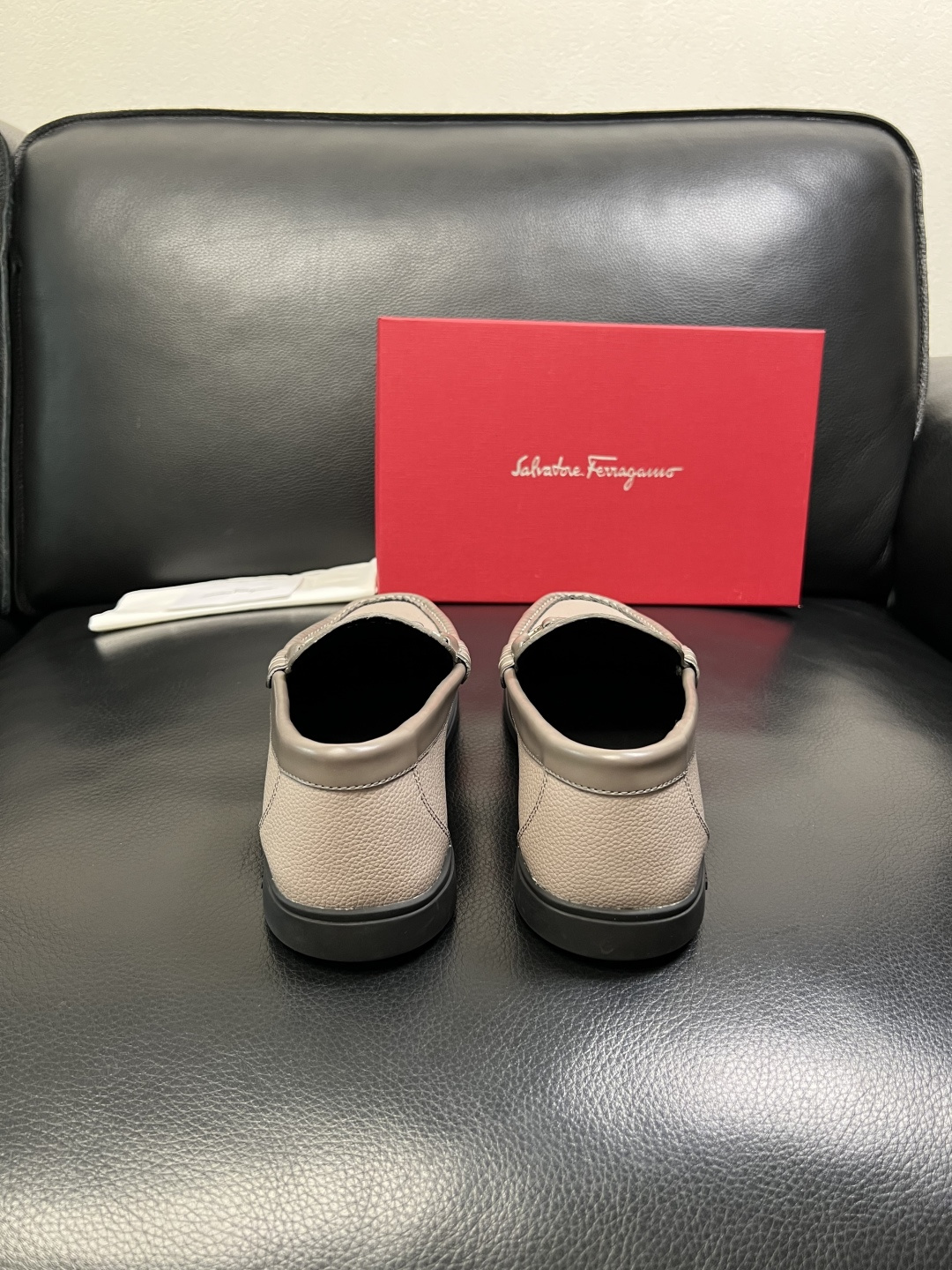 Ferragamo 高品质 顶级工艺品 菲拉格慕 专柜同步发售原厂配置，意大利进口原版牛皮，进口水染牛里