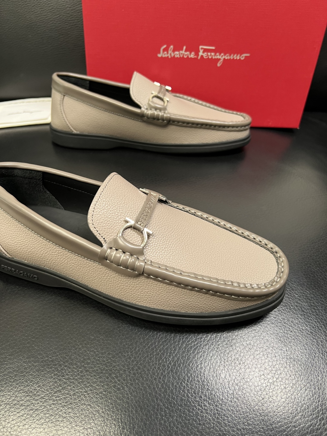 Ferragamo 高品质 顶级工艺品 菲拉格慕 专柜同步发售原厂配置，意大利进口原版牛皮，进口水染牛里