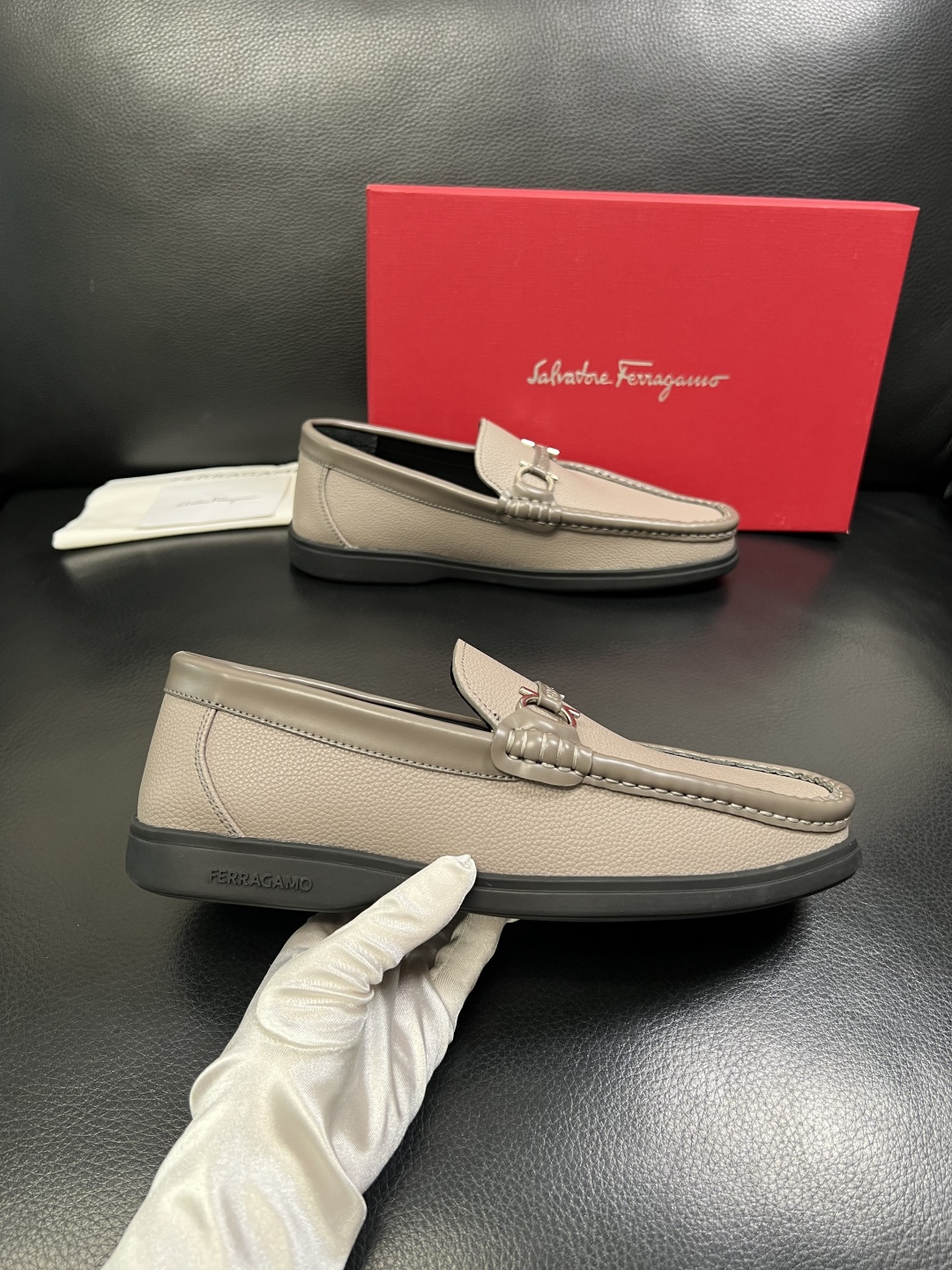 Ferragamo 高品质 顶级工艺品 菲拉格慕 专柜同步发售原厂配置，意大利进口原版牛皮，进口水染牛里