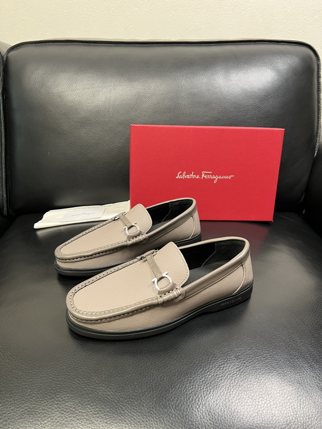 Ferragamo 高品质 顶级工艺品 菲拉格慕 专柜同步发售原厂配置，意大利进口原版牛皮，进口水染牛里