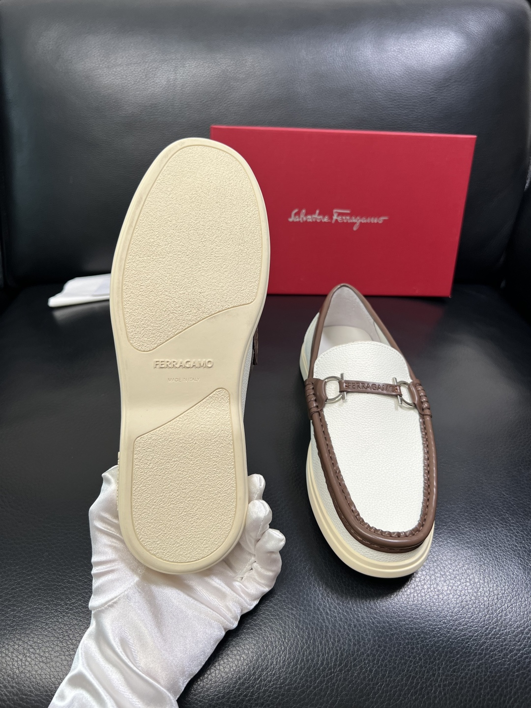 Ferragamo 高品质 顶级工艺品 菲拉格慕 专柜同步发售原厂配置，意大利进口原版牛皮，进口水染牛里