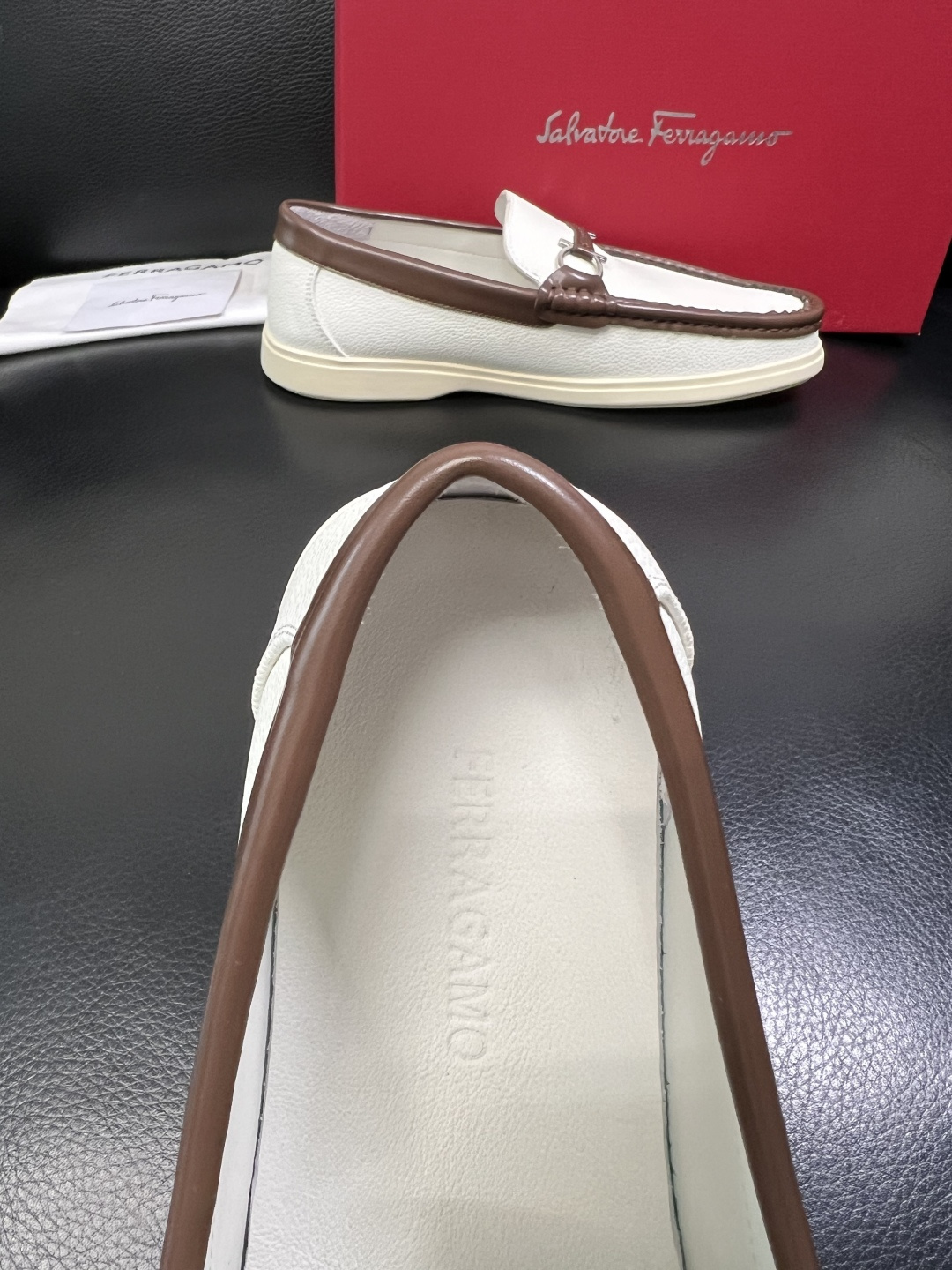 Ferragamo 高品质 顶级工艺品 菲拉格慕 专柜同步发售原厂配置，意大利进口原版牛皮，进口水染牛里