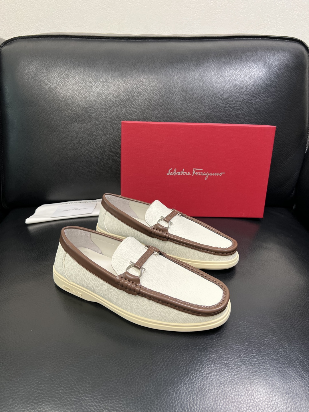 Ferragamo 高品质 顶级工艺品 菲拉格慕 专柜同步发售原厂配置，意大利进口原版牛皮，进口水染牛里