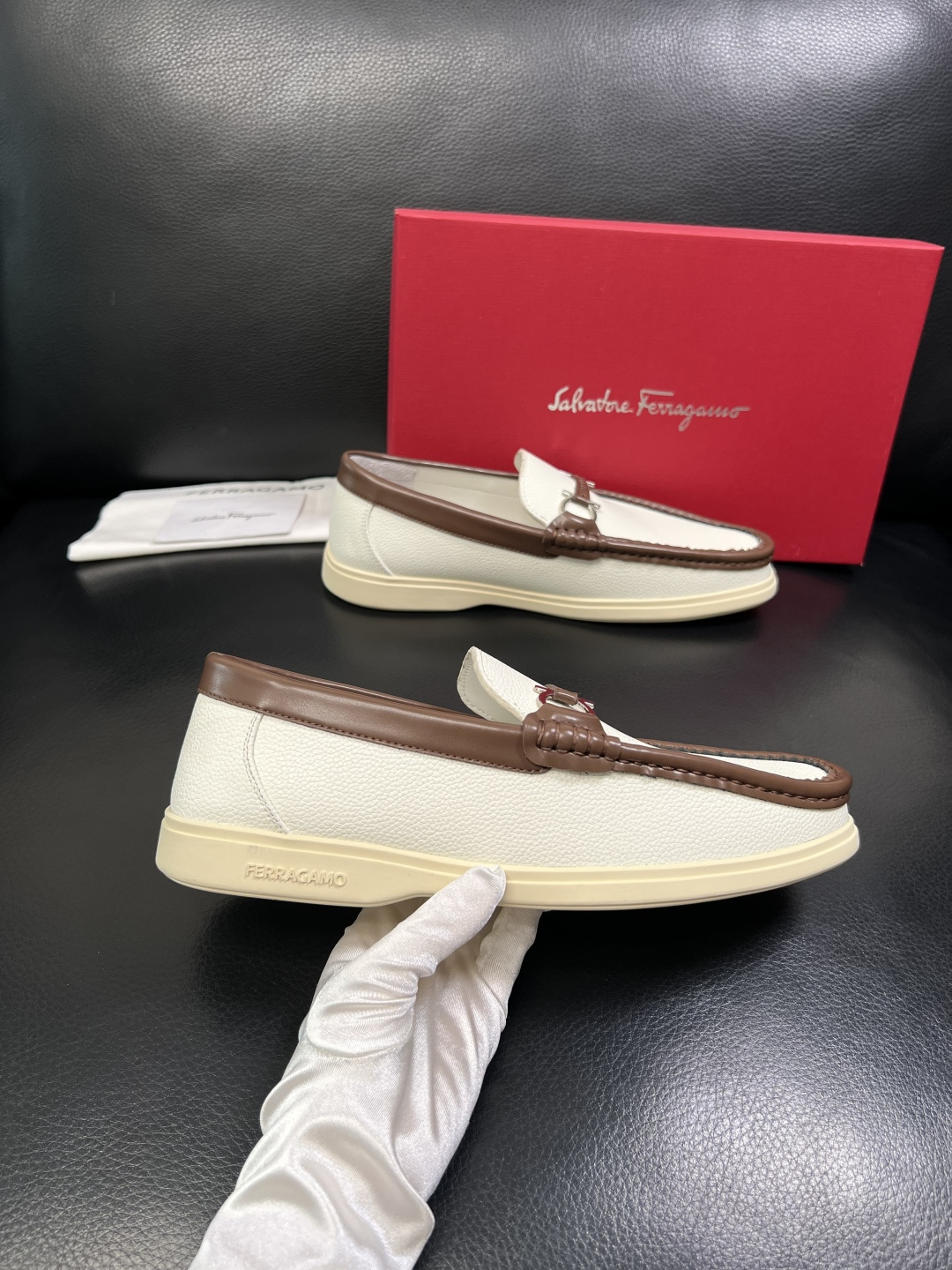 Ferragamo 高品质 顶级工艺品 菲拉格慕 专柜同步发售原厂配置，意大利进口原版牛皮，进口水染牛里