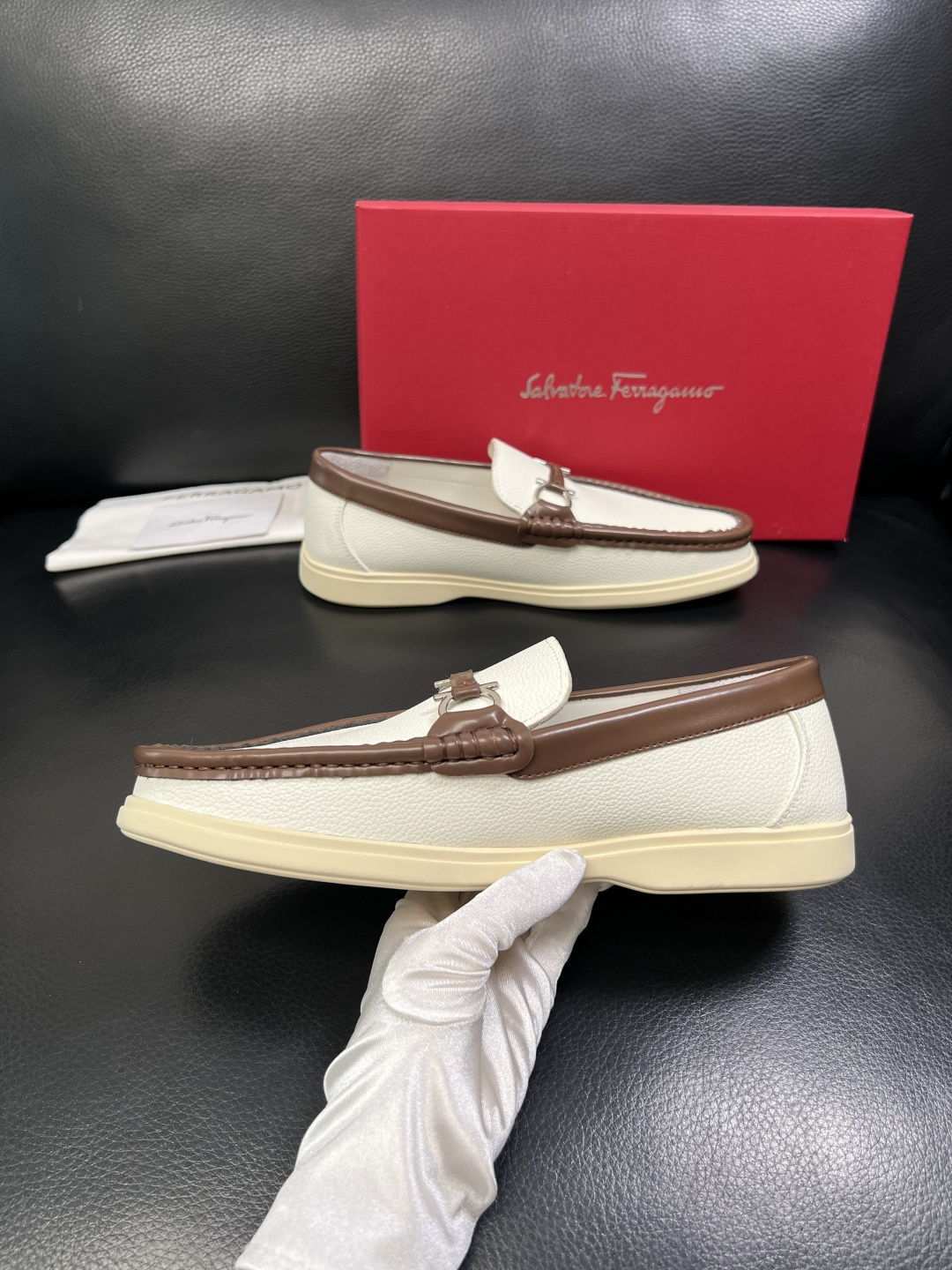 Ferragamo 高品质 顶级工艺品 菲拉格慕 专柜同步发售原厂配置，意大利进口原版牛皮，进口水染牛里