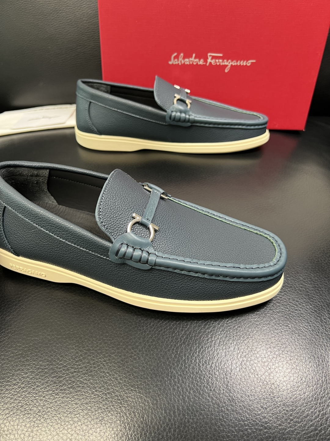 Ferragamo 高品质 顶级工艺品 菲拉格慕 专柜同步发售原厂配置，意大利进口原版牛皮，进口水染牛里