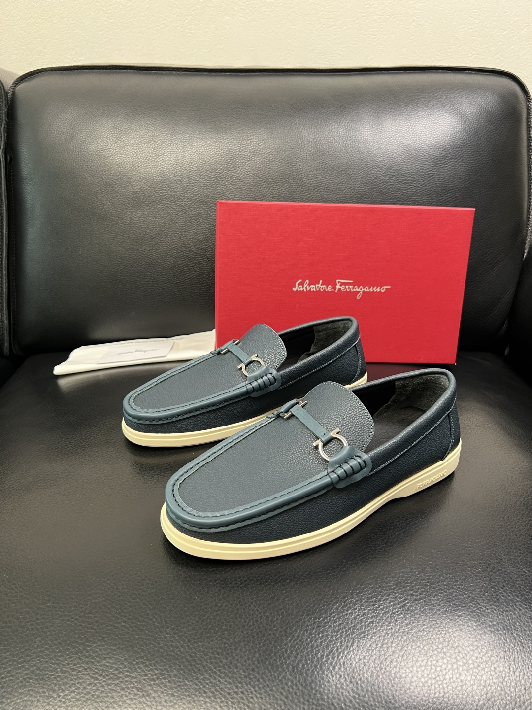 Ferragamo 高品质 顶级工艺品 菲拉格慕 专柜同步发售原厂配置，意大利进口原版牛皮，进口水染牛里