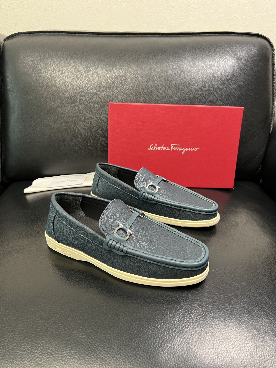 Ferragamo 高品质 顶级工艺品 菲拉格慕 专柜同步发售原厂配置，意大利进口原版牛皮，进口水染牛里