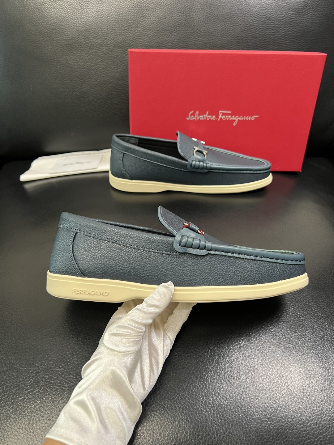 Ferragamo 高品质 顶级工艺品 菲拉格慕 专柜同步发售原厂配置，意大利进口原版牛皮，进口水染牛里