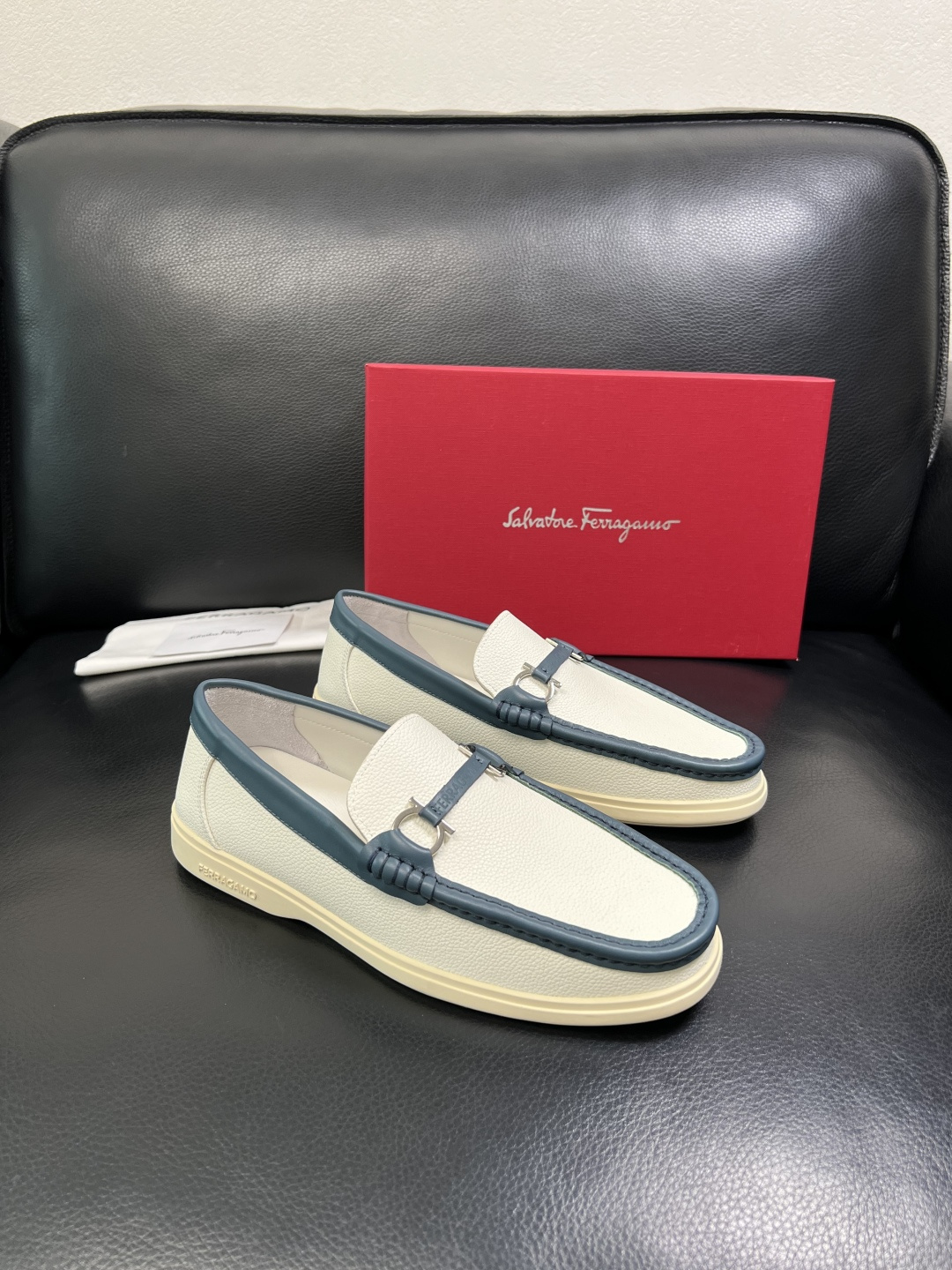 Ferragamo 高品质 顶级工艺品 菲拉格慕 专柜同步发售原厂配置，意大利进口原版牛皮，进口水染牛里