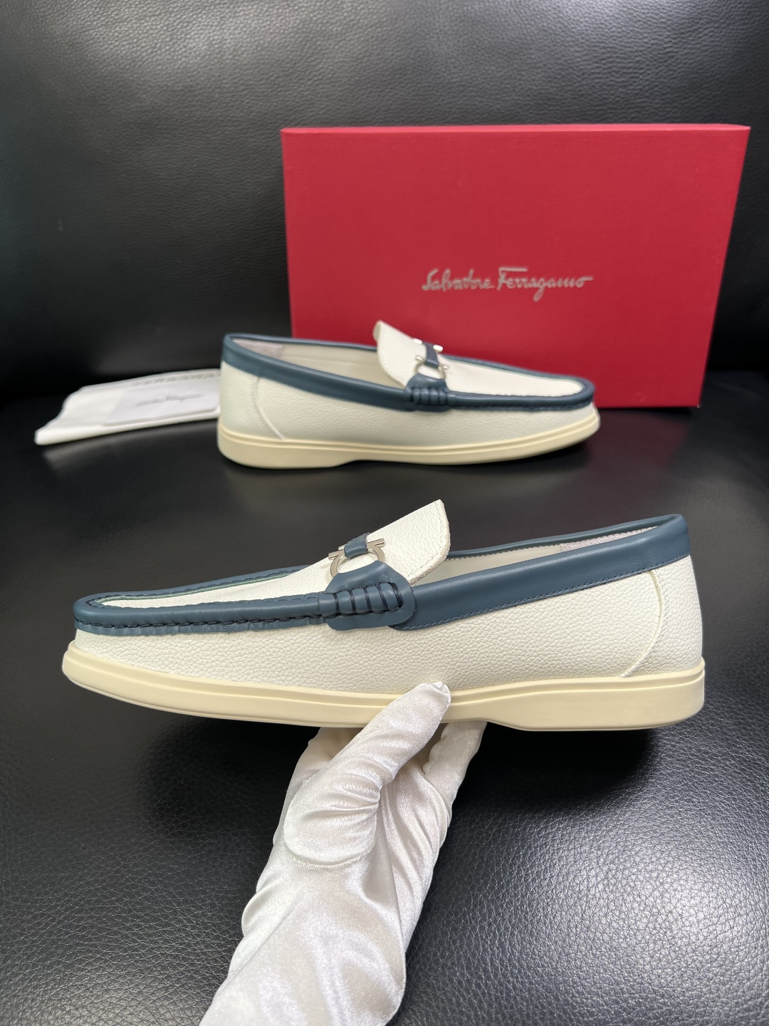 Ferragamo 高品质 顶级工艺品 菲拉格慕 专柜同步发售原厂配置，意大利进口原版牛皮，进口水染牛里
