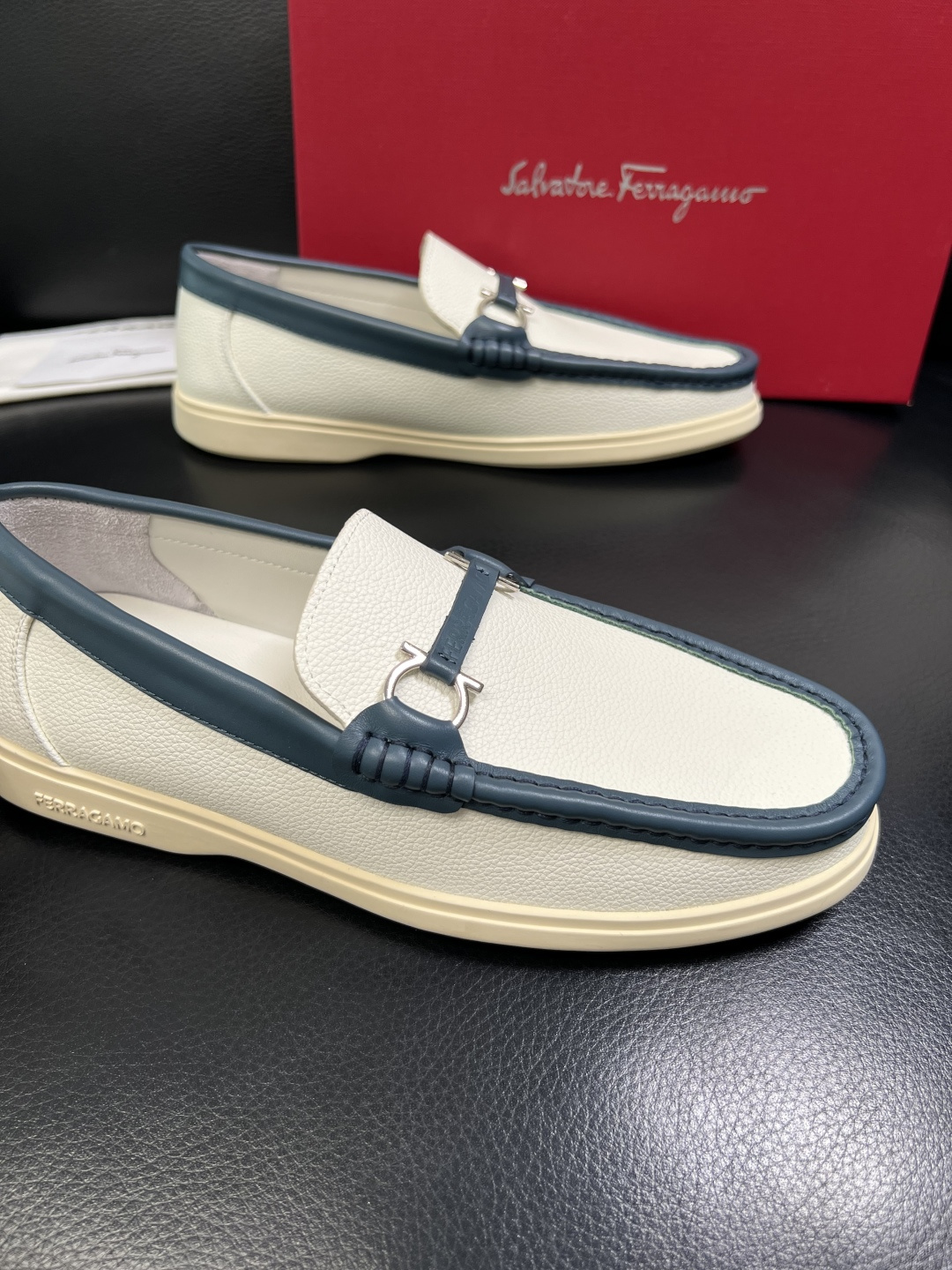Ferragamo 高品质 顶级工艺品 菲拉格慕 专柜同步发售原厂配置，意大利进口原版牛皮，进口水染牛里