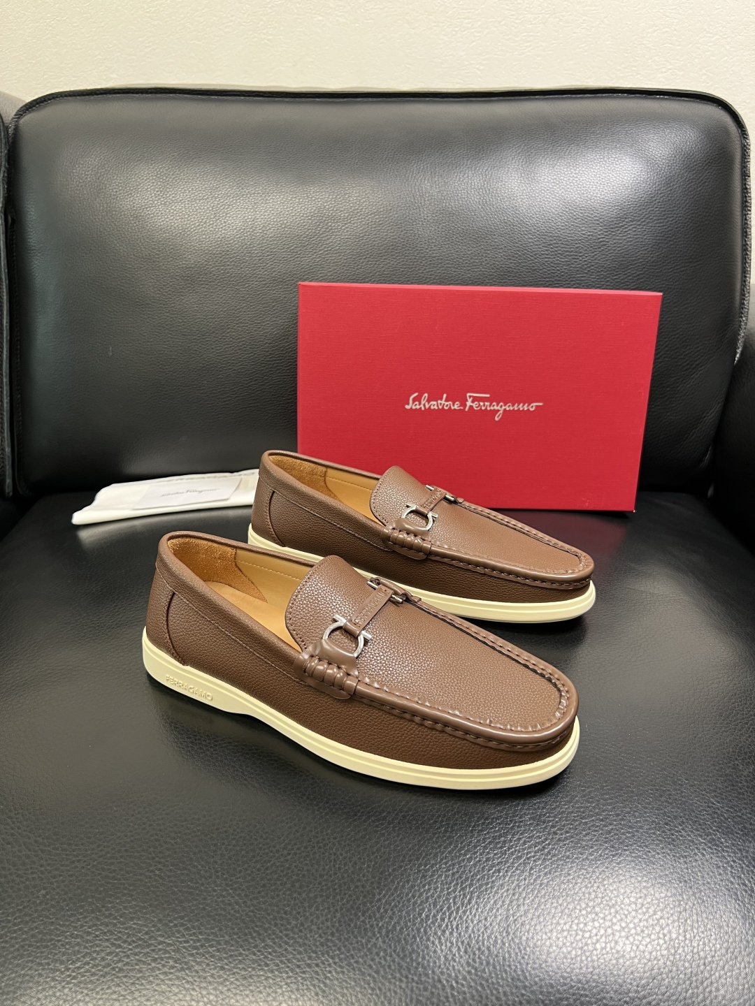 Ferragamo 高品质 顶级工艺品 菲拉格慕 专柜同步发售原厂配置，意大利进口原版牛皮，进口水染牛里