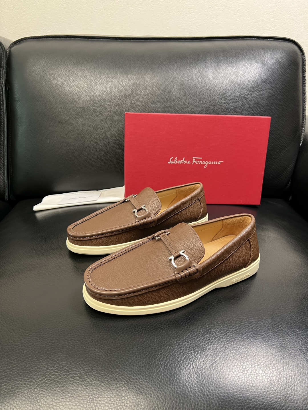 Ferragamo 高品质 顶级工艺品 菲拉格慕 专柜同步发售原厂配置，意大利进口原版牛皮，进口水染牛里