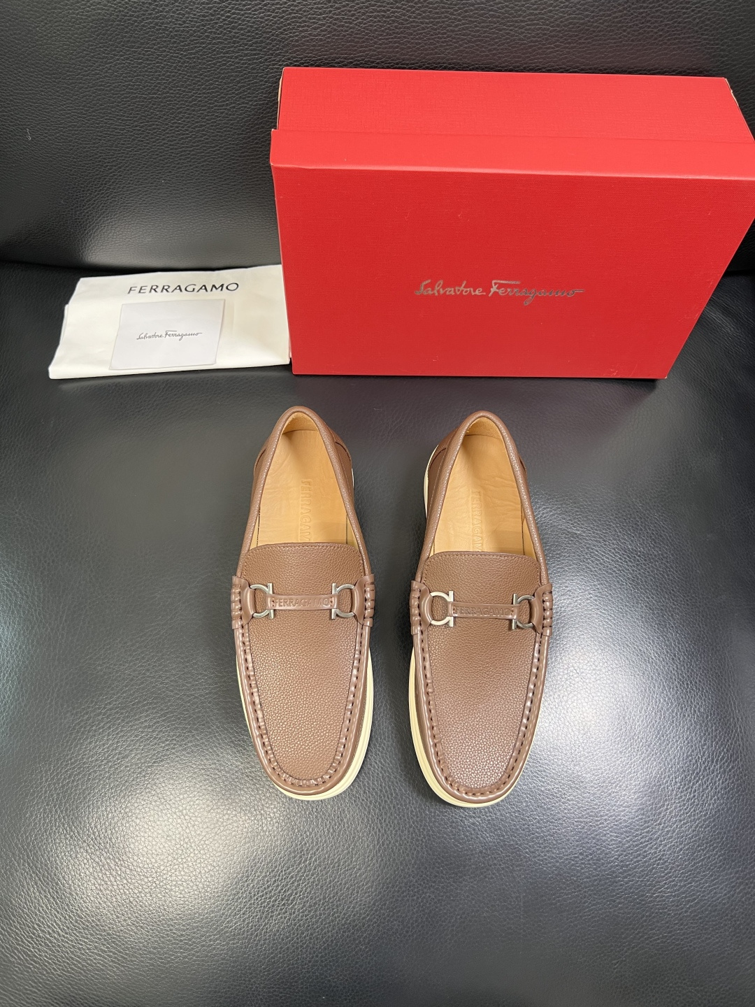 Ferragamo 高品质 顶级工艺品 菲拉格慕 专柜同步发售原厂配置，意大利进口原版牛皮，进口水染牛里