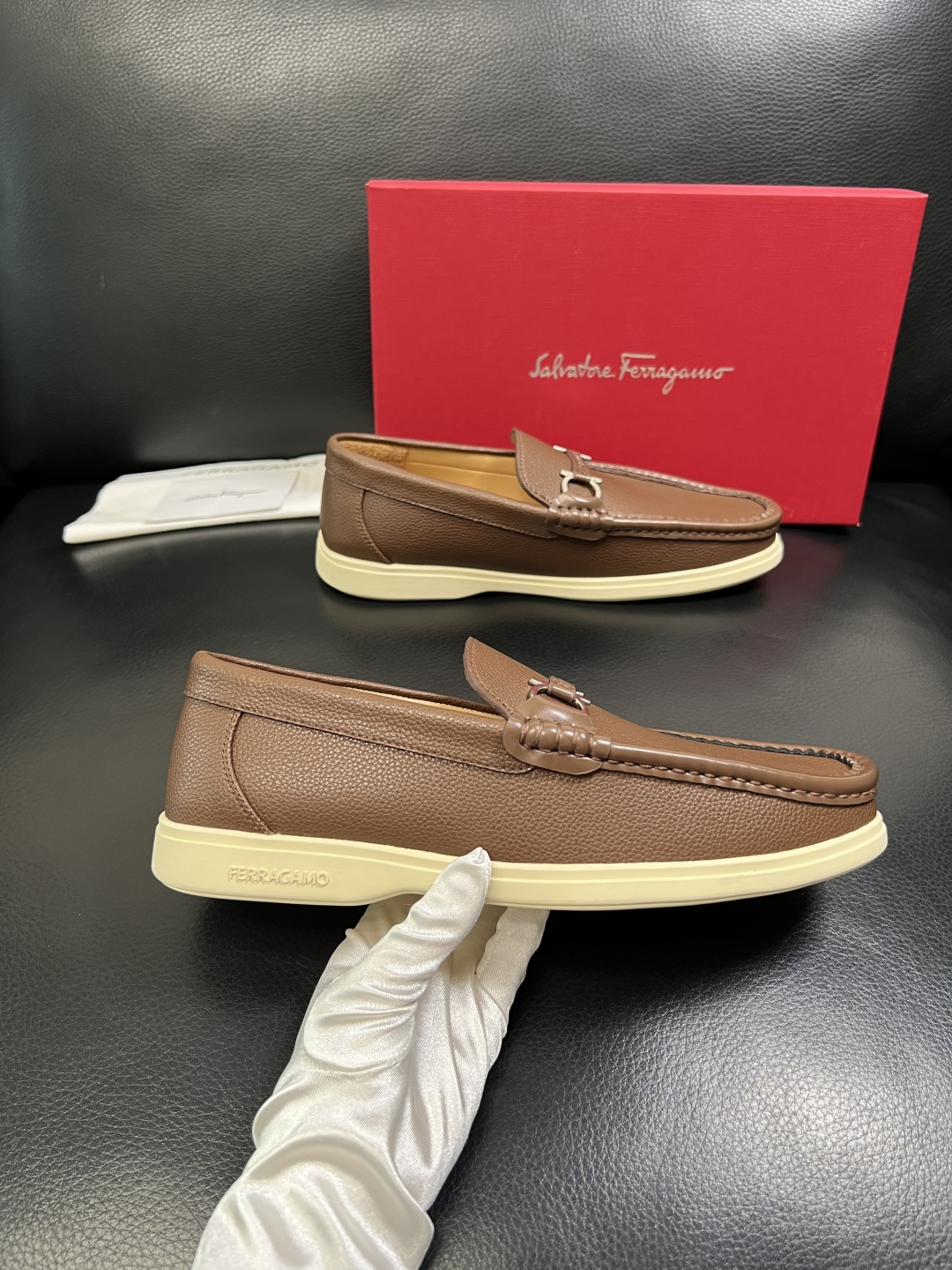 Ferragamo 高品质 顶级工艺品 菲拉格慕 专柜同步发售原厂配置，意大利进口原版牛皮，进口水染牛里