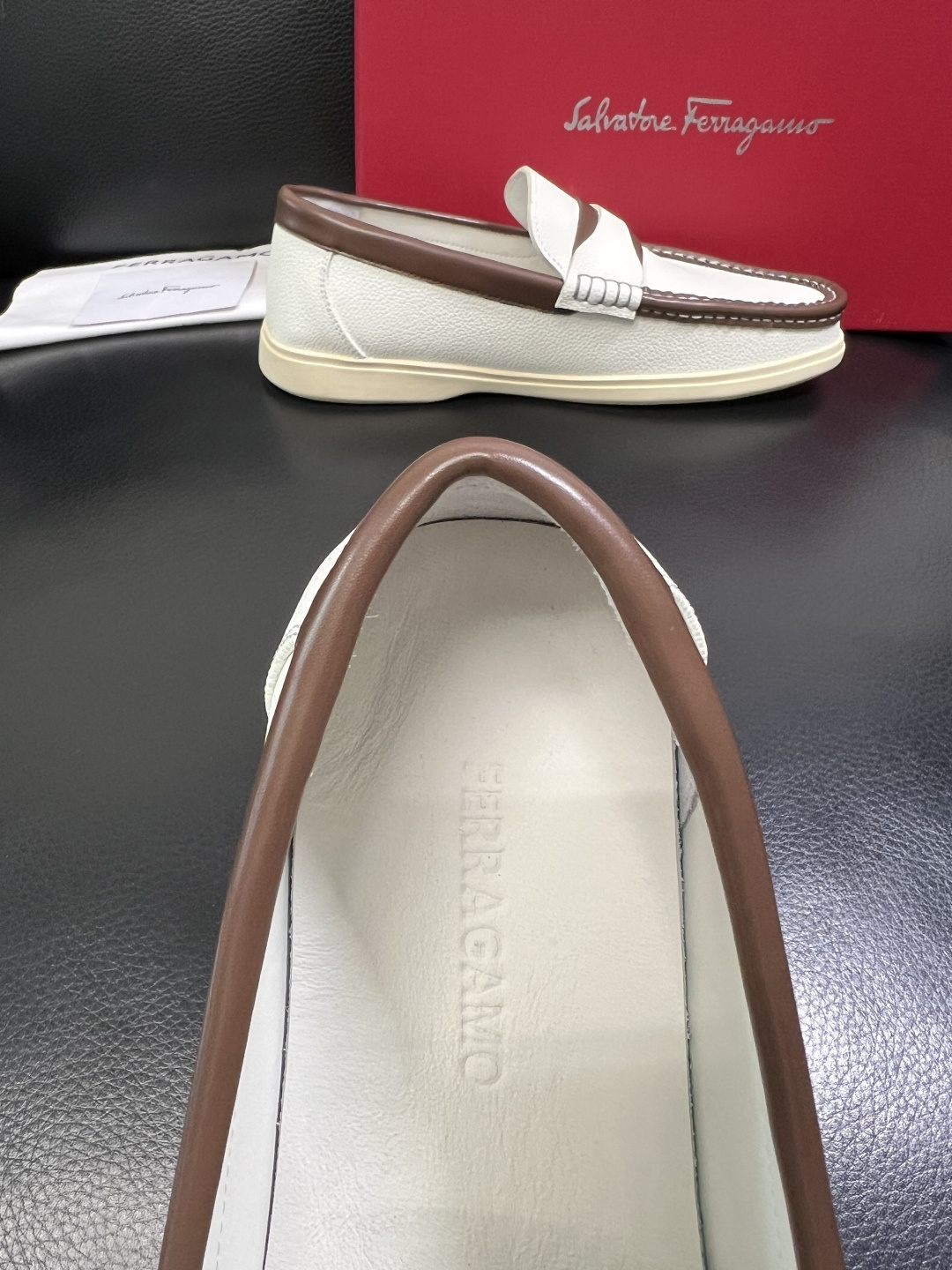 Ferragamo 高品质 顶级工艺品 菲拉格慕 专柜同步发售原厂配置，意大利进口原版牛皮，进口水染牛里