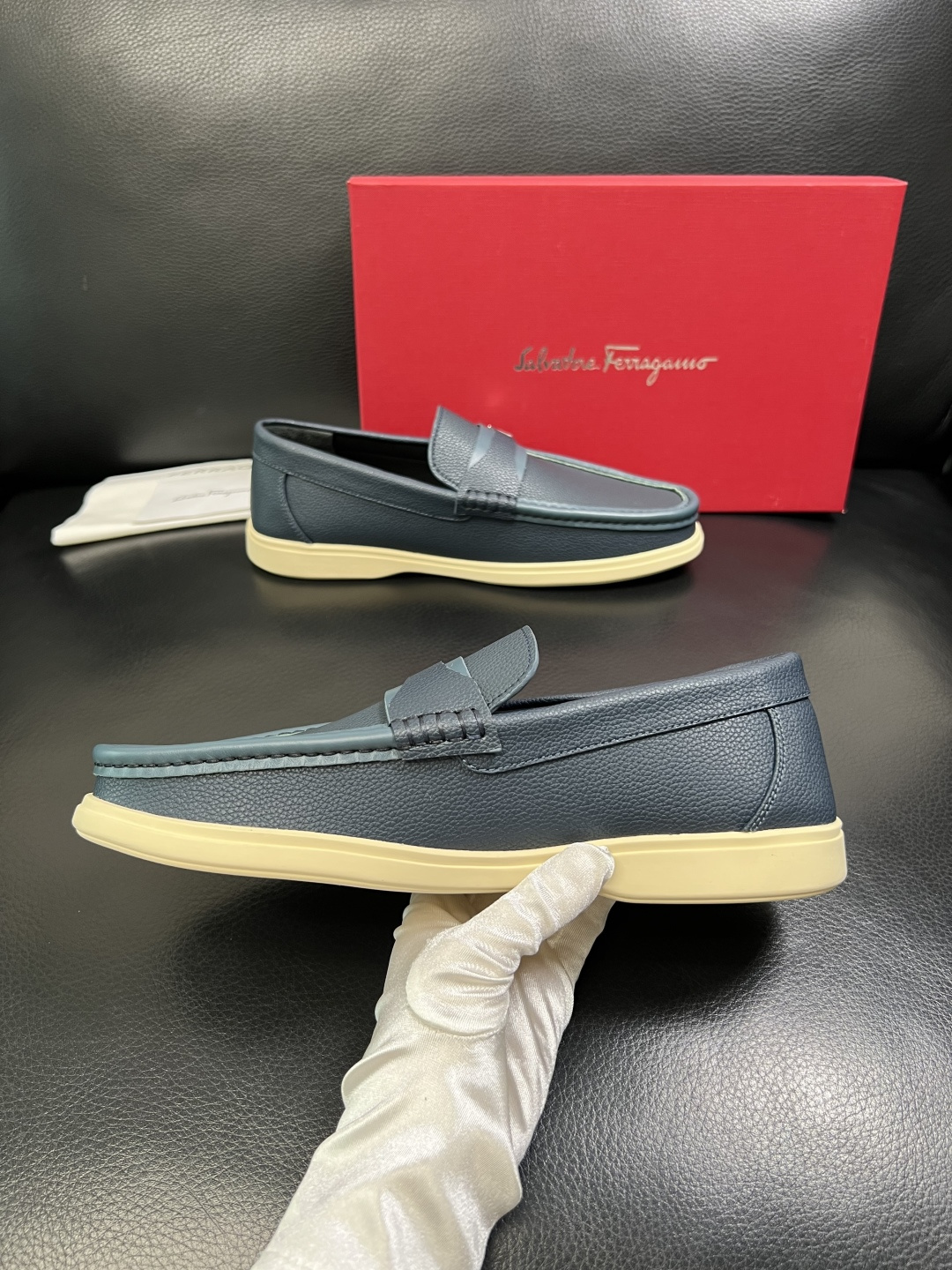 Ferragamo 高品质 顶级工艺品 菲拉格慕 专柜同步发售原厂配置，意大利进口原版牛皮，进口水染牛里