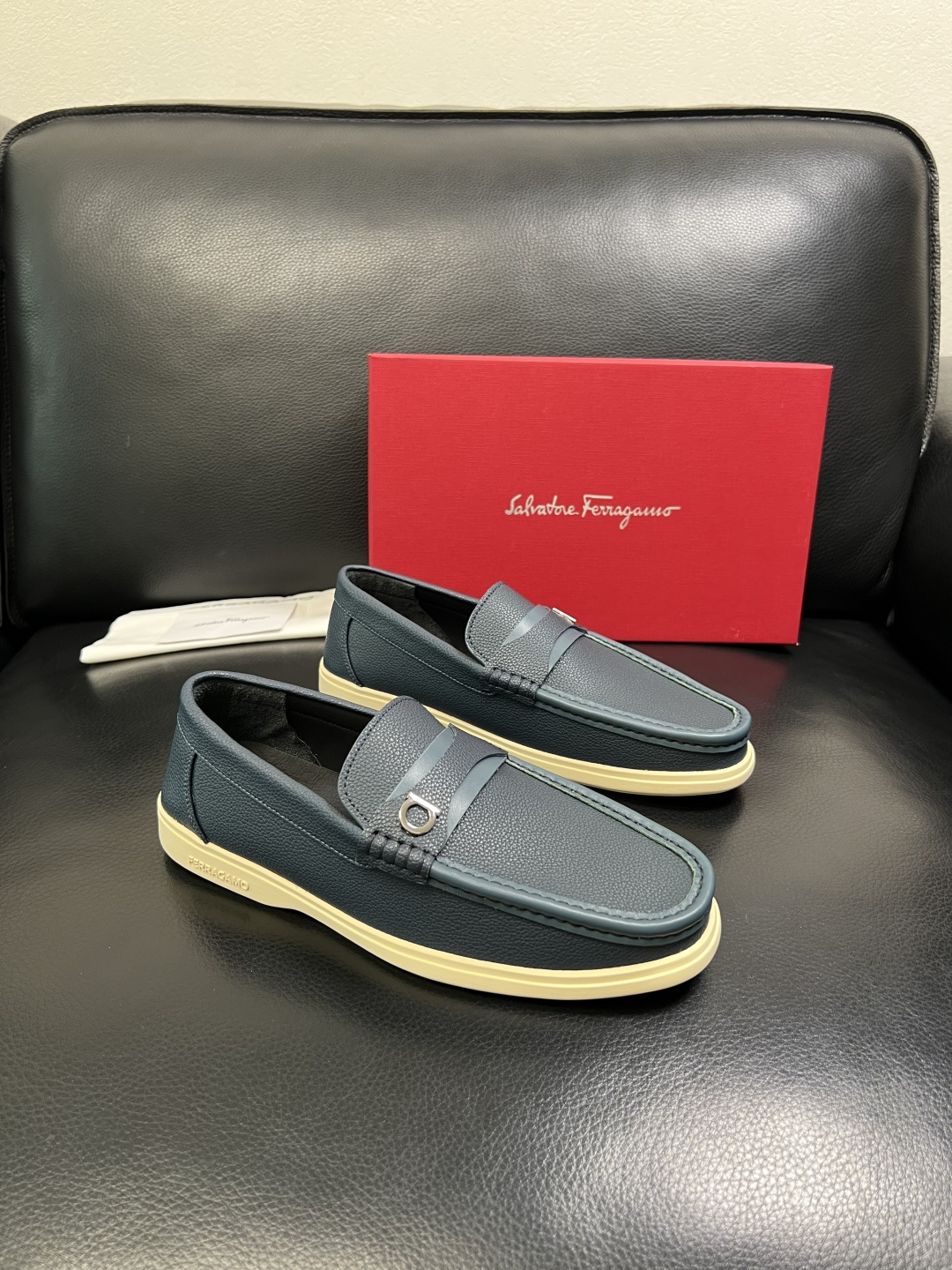 Ferragamo 高品质 顶级工艺品 菲拉格慕 专柜同步发售原厂配置，意大利进口原版牛皮，进口水染牛里