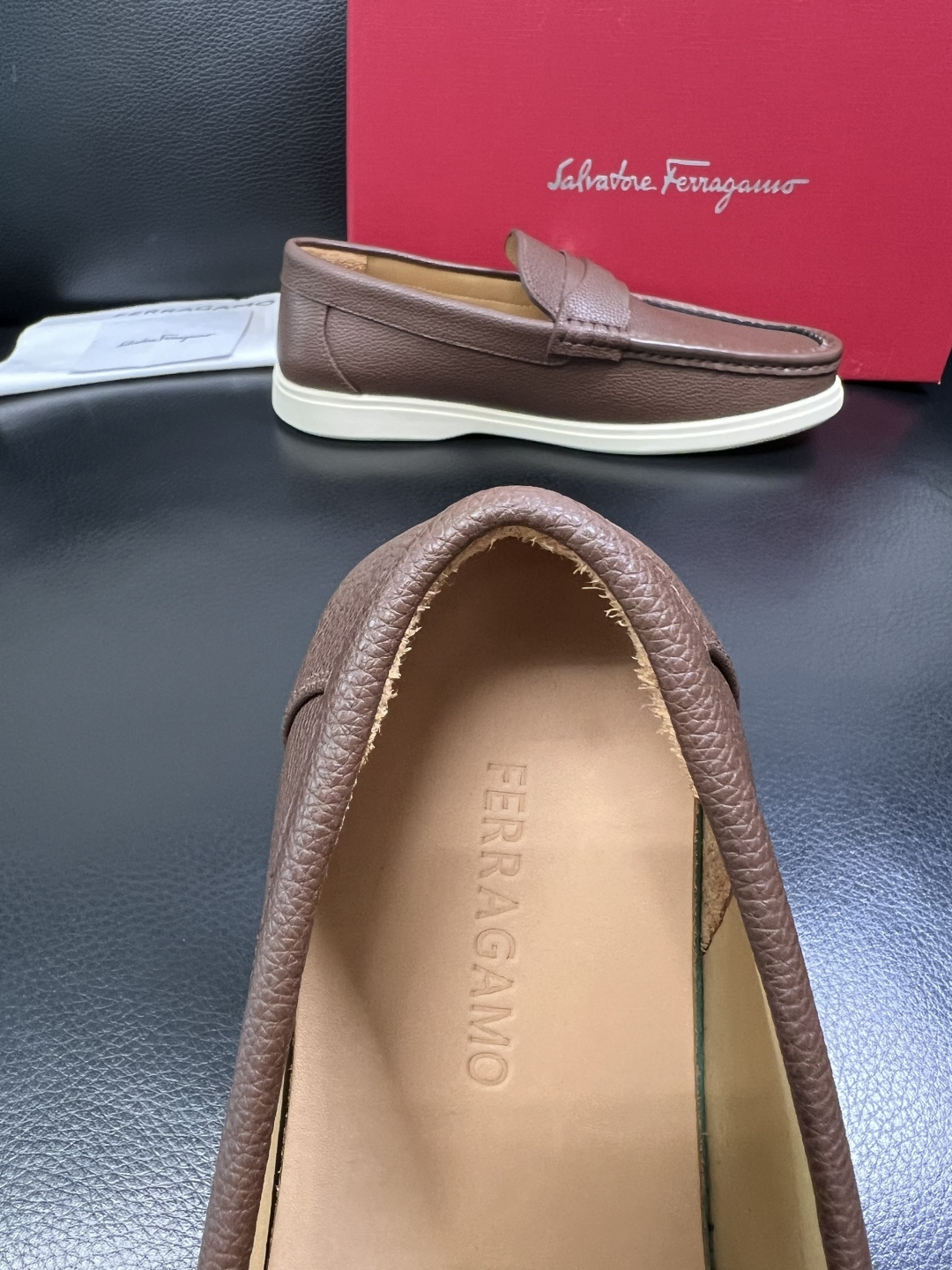 Ferragamo 高品质 顶级工艺品 菲拉格慕 专柜同步发售原厂配置，意大利进口原版牛皮，进口水染牛里