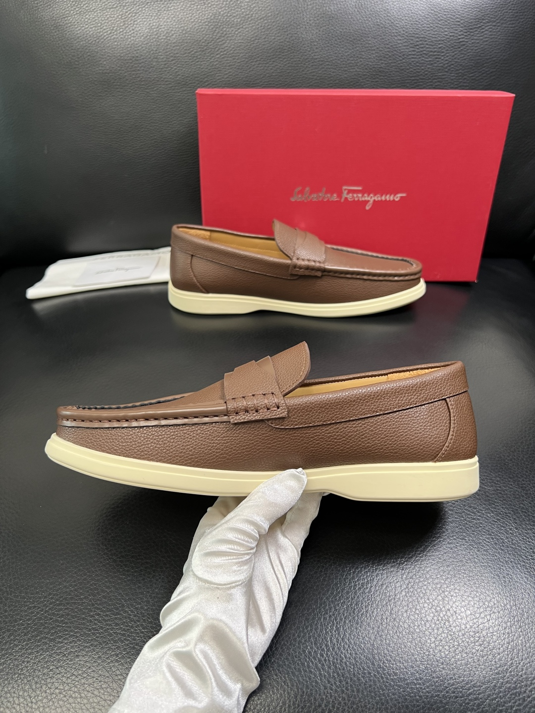 Ferragamo 高品质 顶级工艺品 菲拉格慕 专柜同步发售原厂配置，意大利进口原版牛皮，进口水染牛里