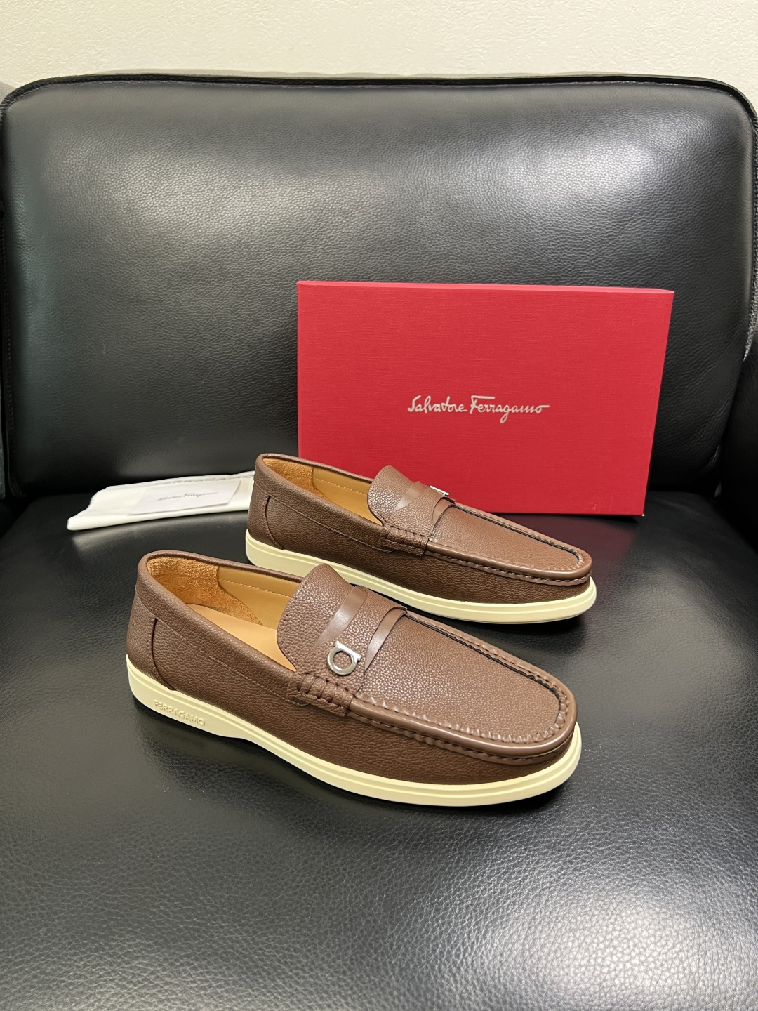 Ferragamo 高品质 顶级工艺品 菲拉格慕 专柜同步发售原厂配置，意大利进口原版牛皮，进口水染牛里