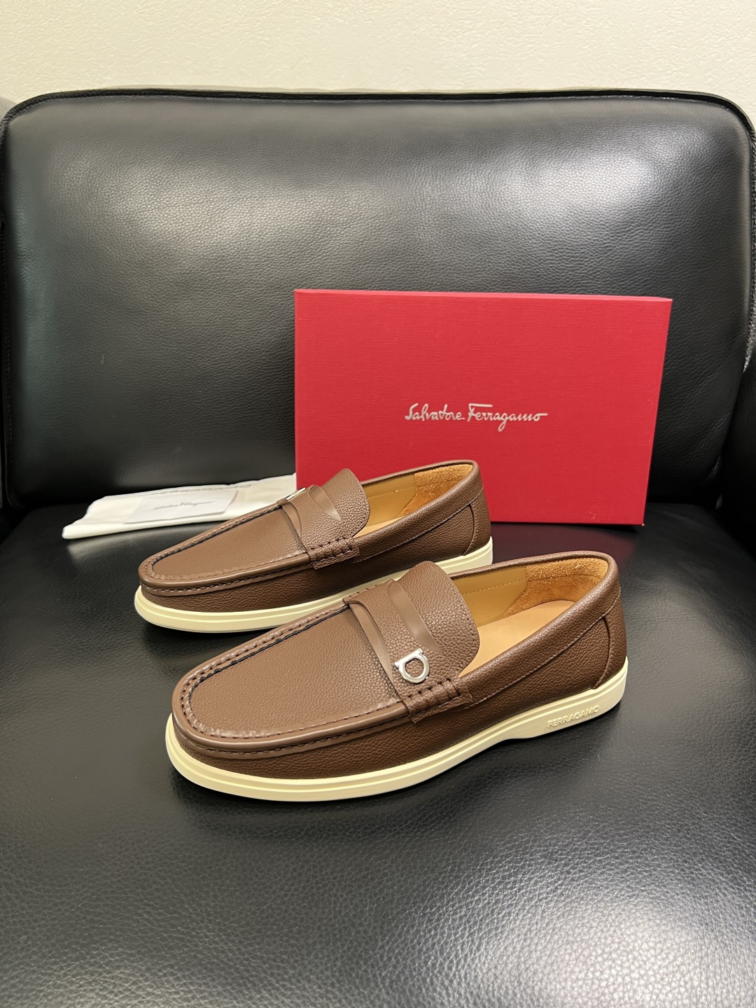 Ferragamo 高品质 顶级工艺品 菲拉格慕 专柜同步发售原厂配置，意大利进口原版牛皮，进口水染牛里