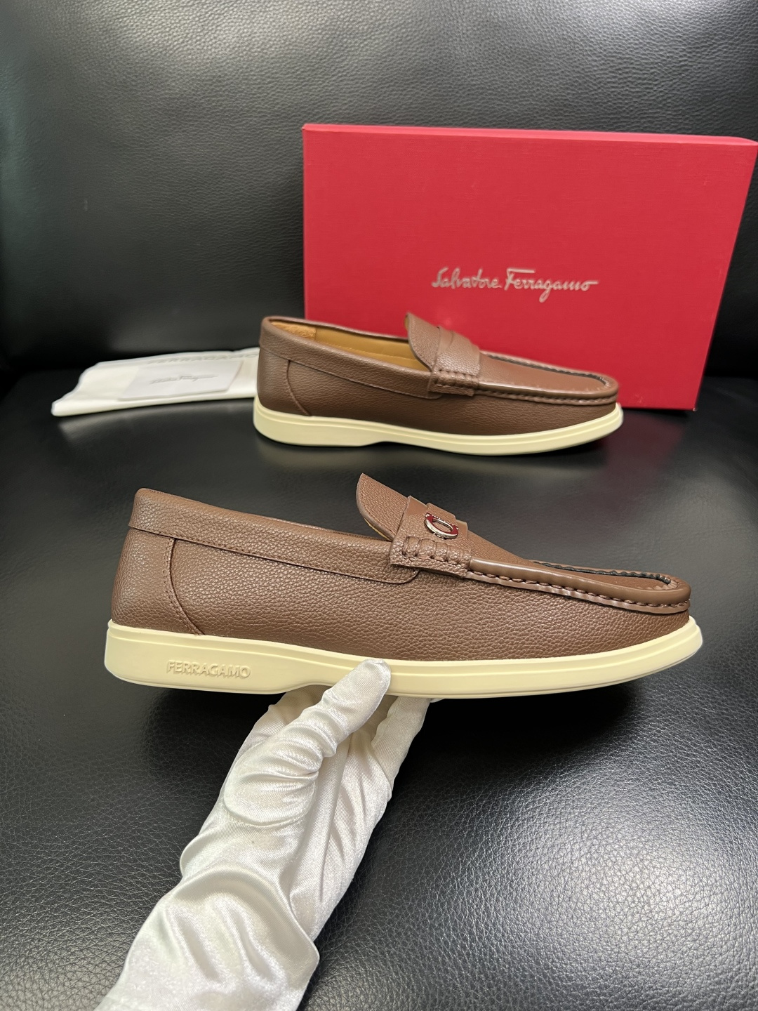 Ferragamo 高品质 顶级工艺品 菲拉格慕 专柜同步发售原厂配置，意大利进口原版牛皮，进口水染牛里