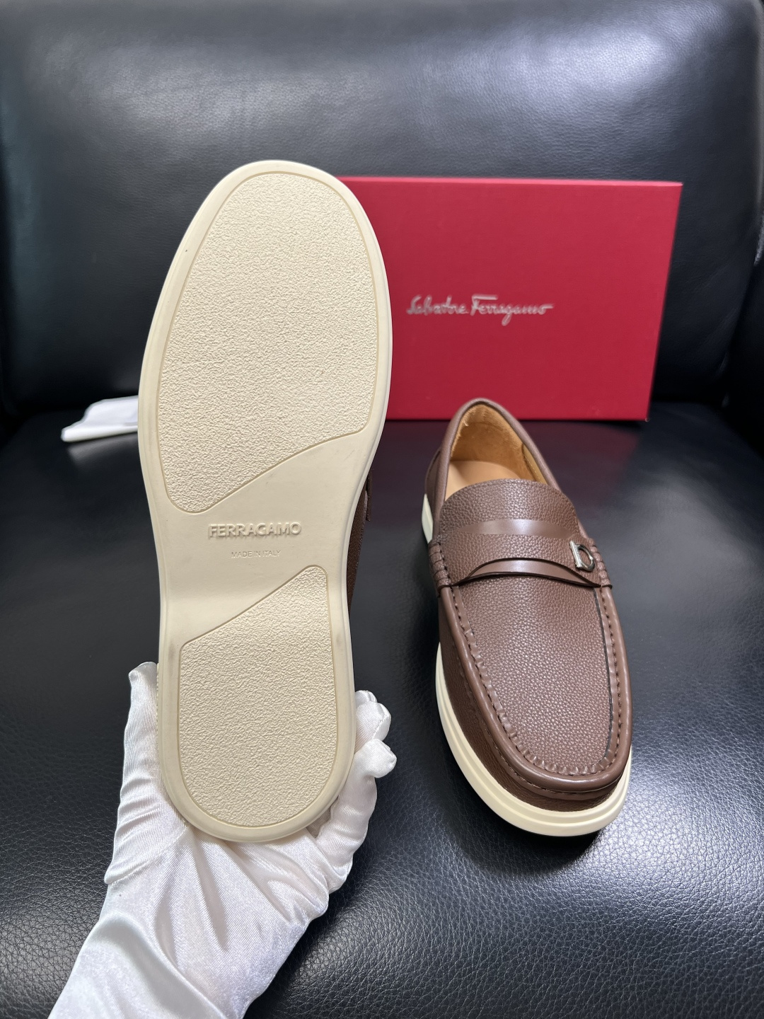 Ferragamo 高品质 顶级工艺品 菲拉格慕 专柜同步发售原厂配置，意大利进口原版牛皮，进口水染牛里