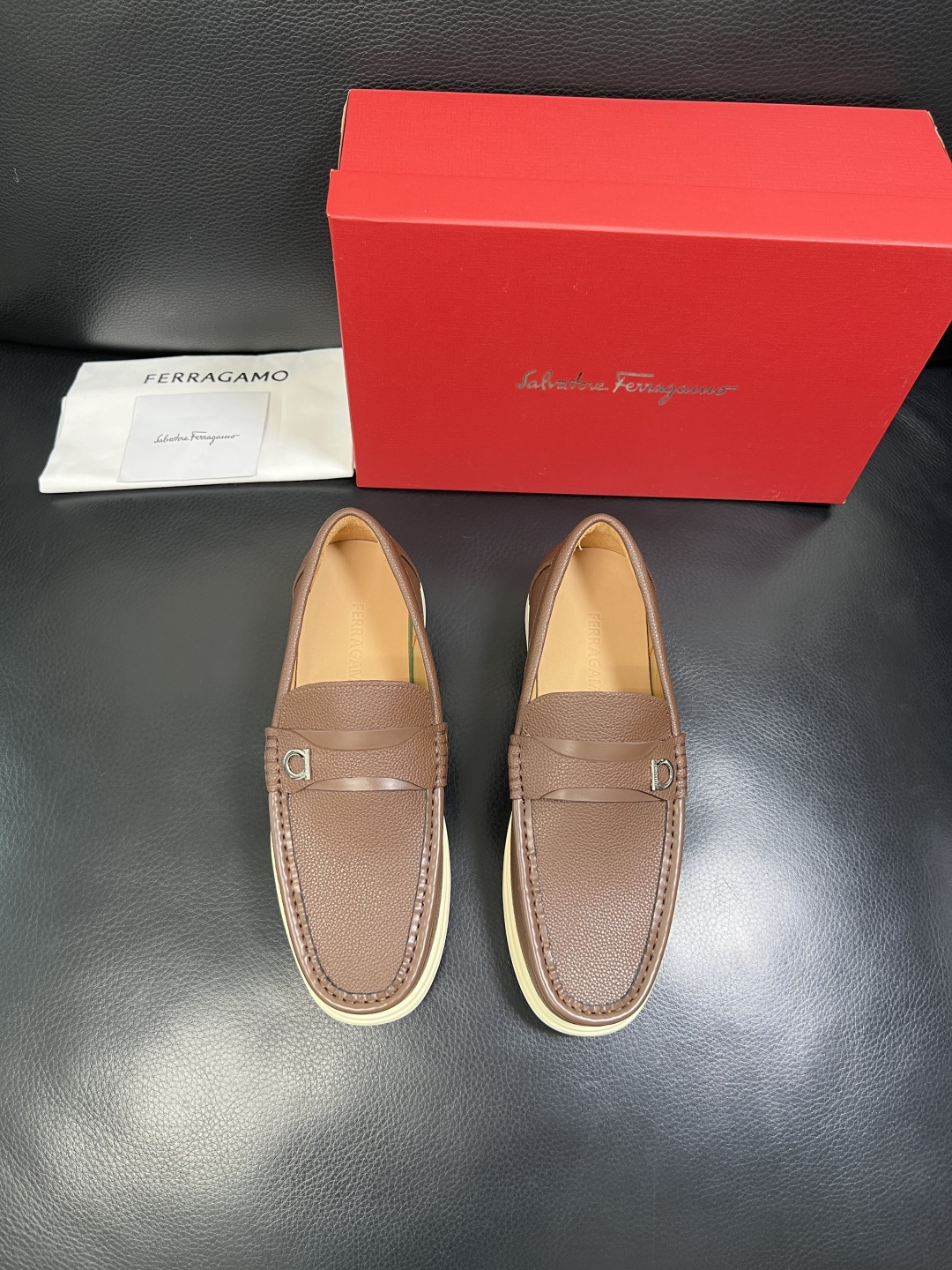Ferragamo 高品质 顶级工艺品 菲拉格慕 专柜同步发售原厂配置，意大利进口原版牛皮，进口水染牛里