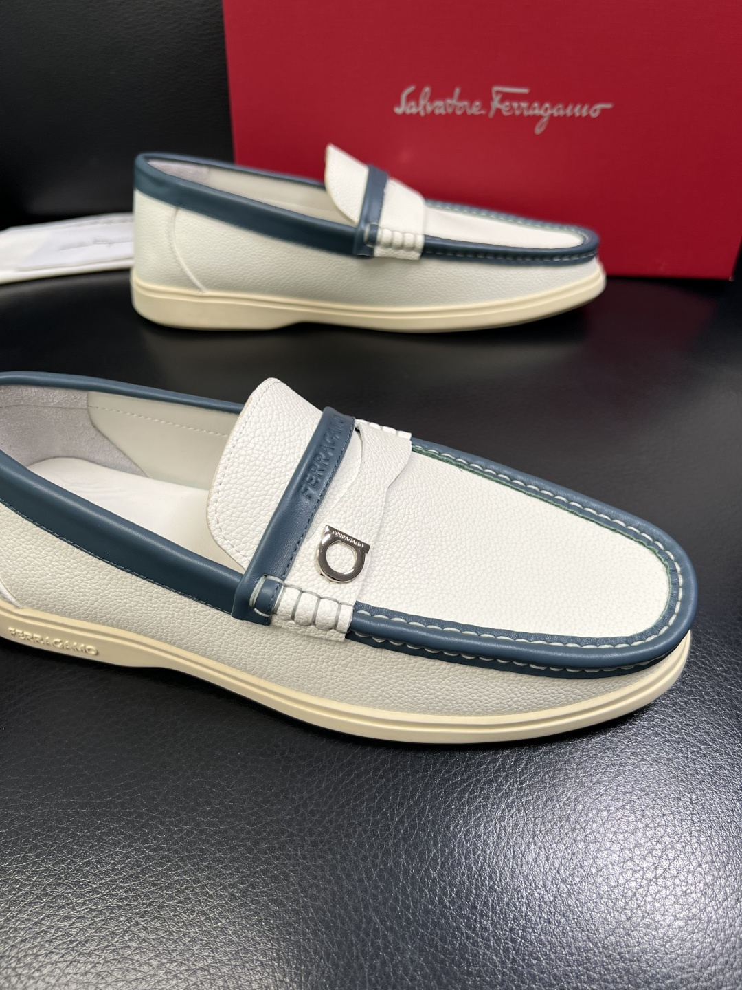 Ferragamo 高品质 顶级工艺品 菲拉格慕 专柜同步发售原厂配置，意大利进口原版牛皮，进口水染牛里