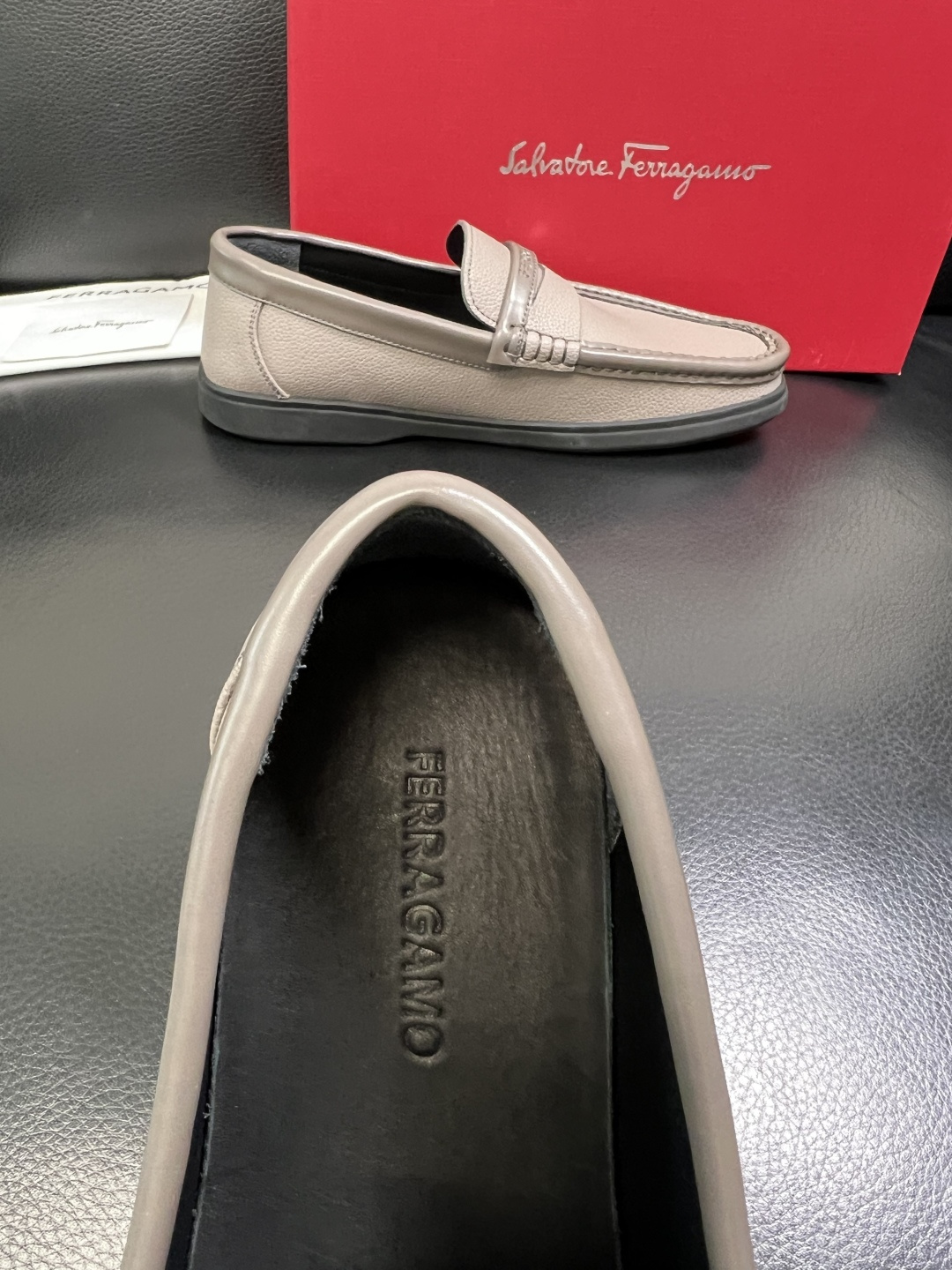 Ferragamo 高品质 顶级工艺品 菲拉格慕 专柜同步发售原厂配置，意大利进口原版牛皮，进口水染牛里