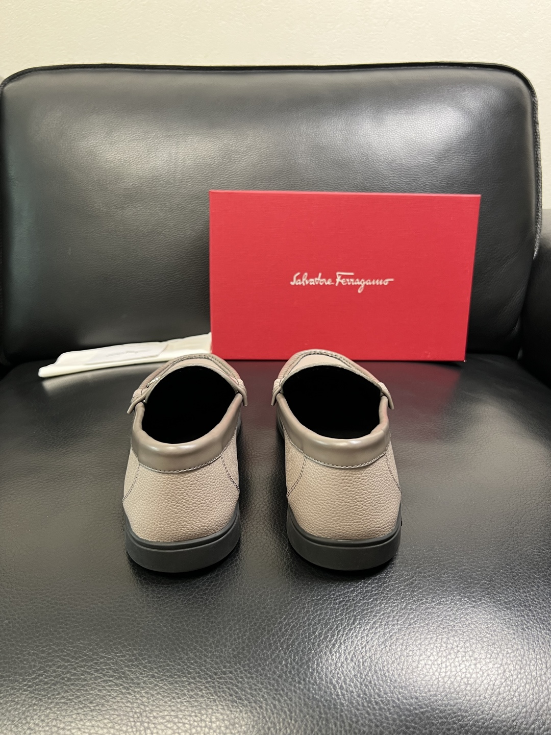 Ferragamo 高品质 顶级工艺品 菲拉格慕 专柜同步发售原厂配置，意大利进口原版牛皮，进口水染牛里