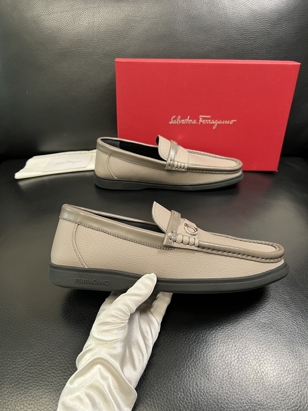 Ferragamo 高品质 顶级工艺品 菲拉格慕 专柜同步发售原厂配置，意大利进口原版牛皮，进口水染牛里