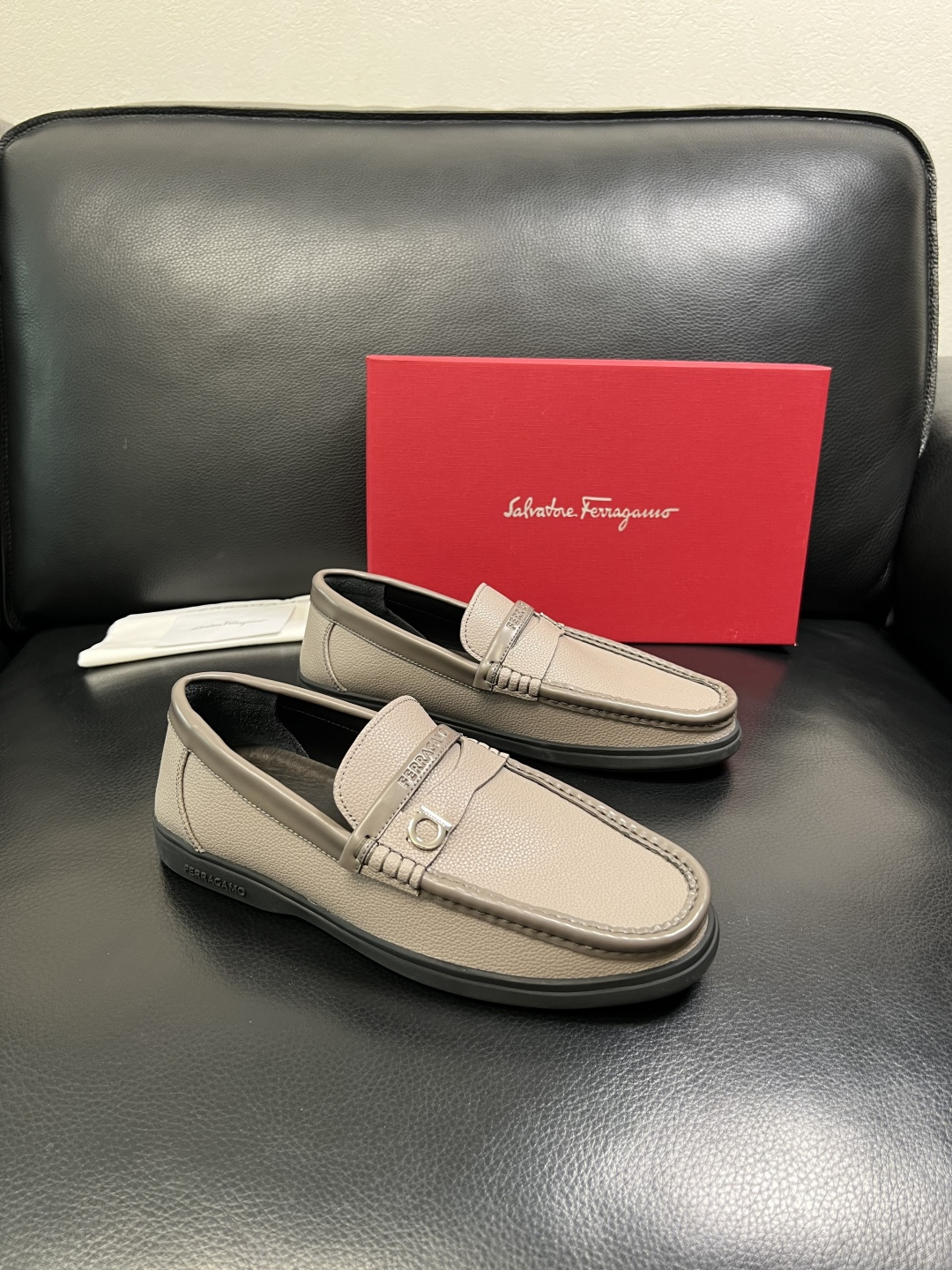 Ferragamo 高品质 顶级工艺品 菲拉格慕 专柜同步发售原厂配置，意大利进口原版牛皮，进口水染牛里