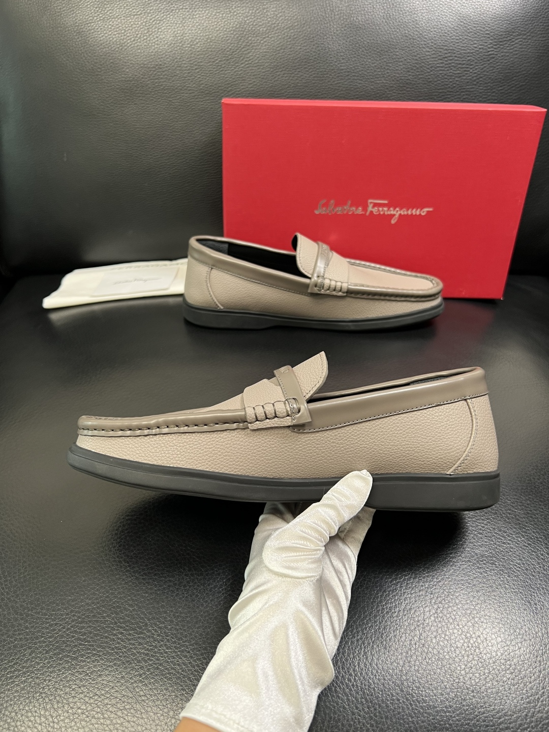 Ferragamo 高品质 顶级工艺品 菲拉格慕 专柜同步发售原厂配置，意大利进口原版牛皮，进口水染牛里