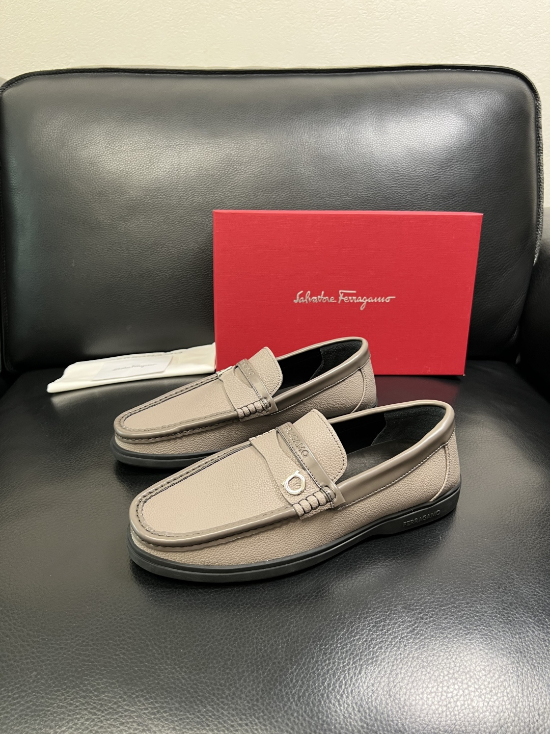 Ferragamo 高品质 顶级工艺品 菲拉格慕 专柜同步发售原厂配置，意大利进口原版牛皮，进口水染牛里