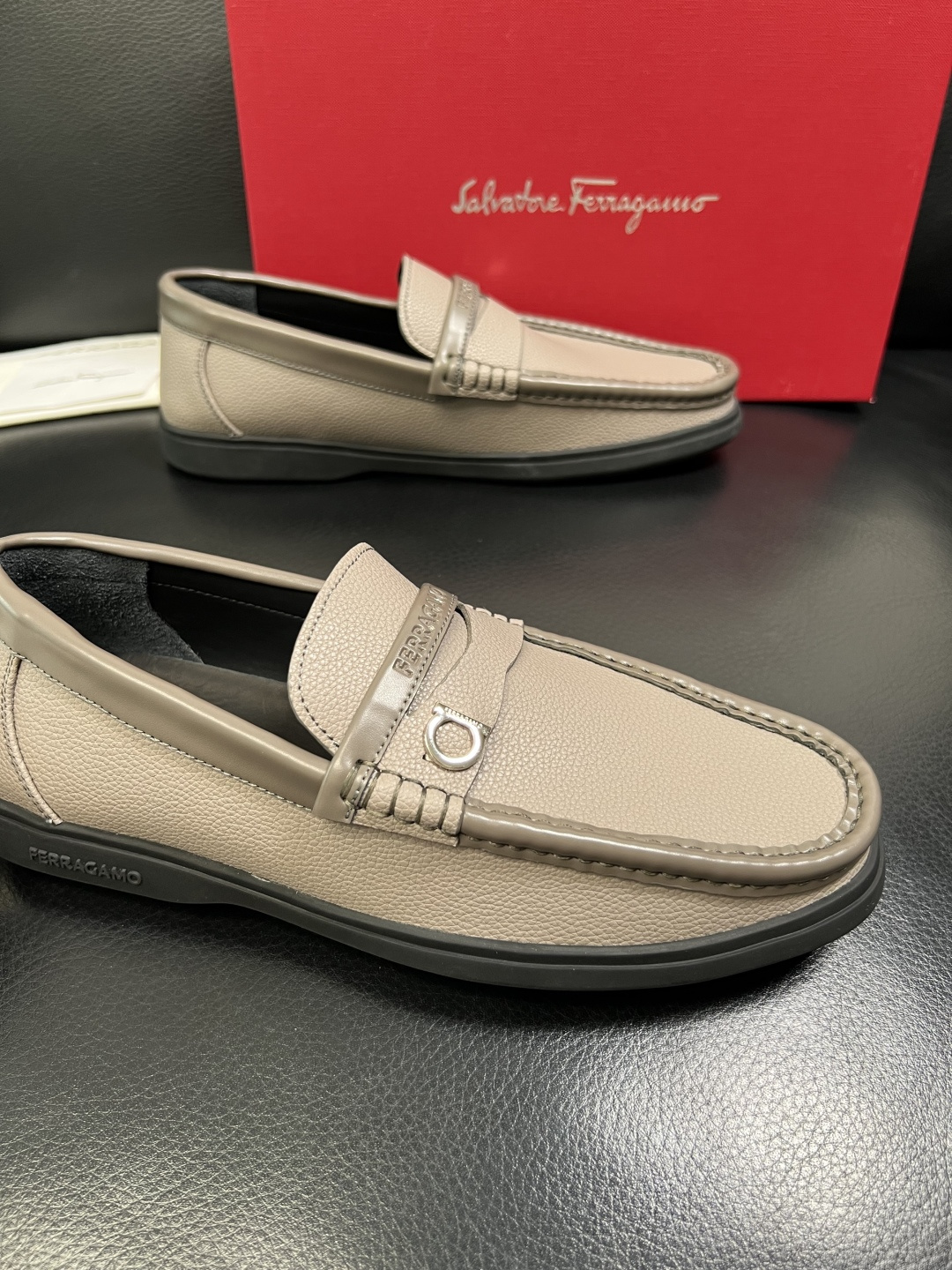 Ferragamo 高品质 顶级工艺品 菲拉格慕 专柜同步发售原厂配置，意大利进口原版牛皮，进口水染牛里