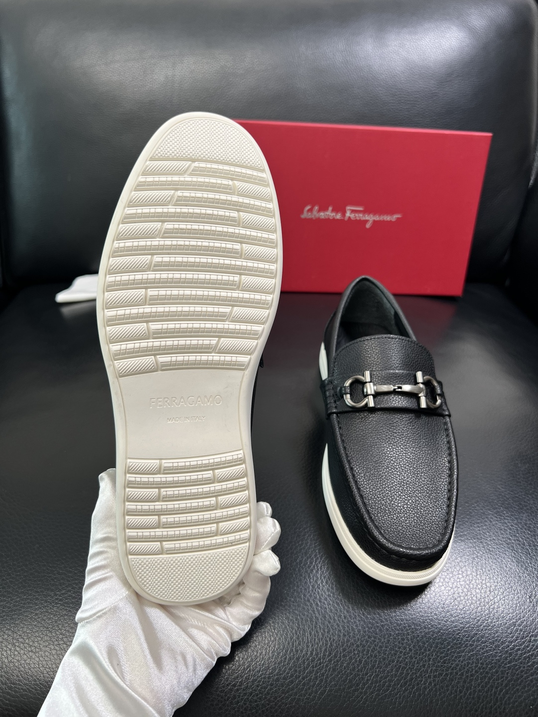 Ferragamo 高品质 顶级工艺品 菲拉格慕 专柜同步发售原厂配置，意大利进口原版牛皮，进口水染牛里