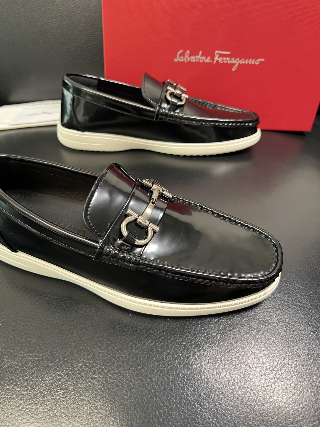Ferragamo 高品质 顶级工艺品 菲拉格慕 专柜同步发售原厂配置，意大利进口原版牛皮，进口水染牛里