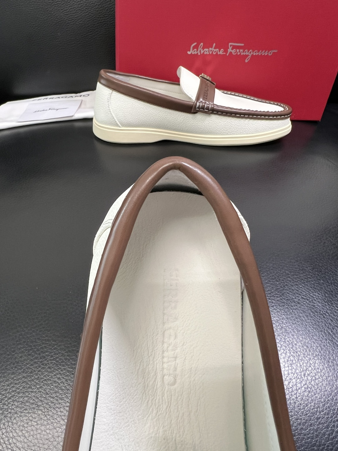 Ferragamo 高品质 顶级工艺品 菲拉格慕 专柜同步发售原厂配置，意大利进口原版牛皮，进口水染牛里