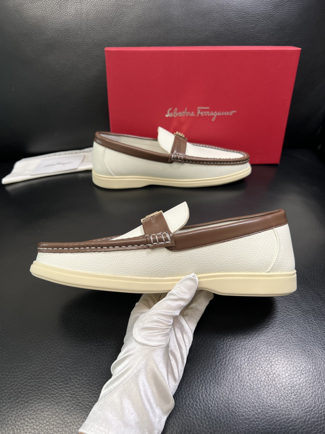 Ferragamo 高品质 顶级工艺品 菲拉格慕 专柜同步发售原厂配置，意大利进口原版牛皮，进口水染牛里