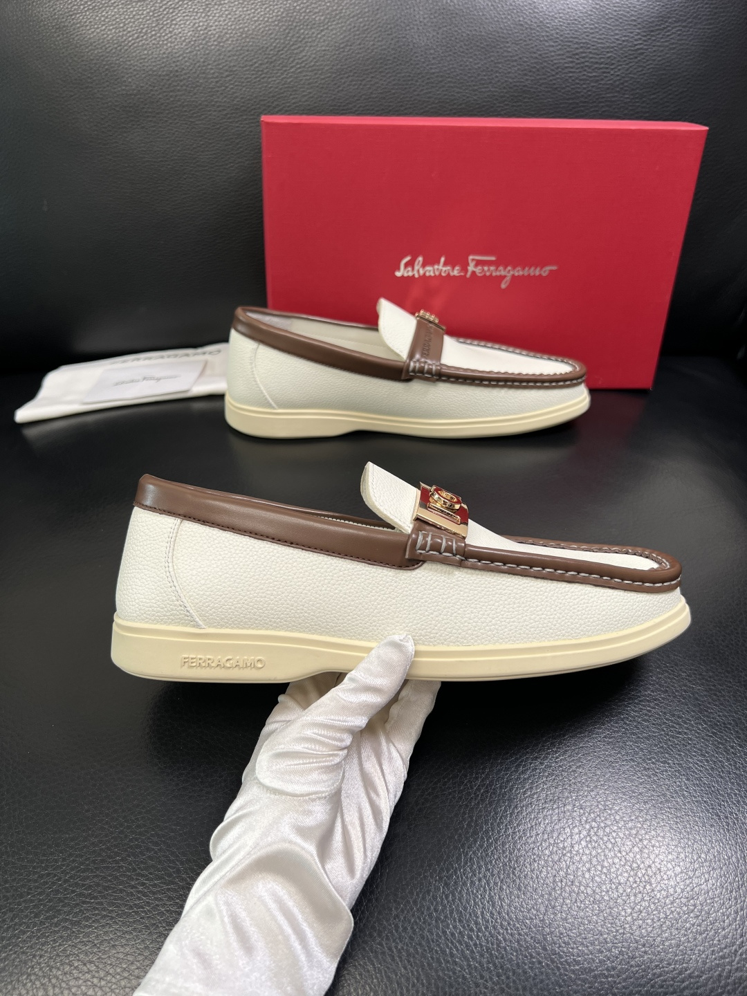 Ferragamo 高品质 顶级工艺品 菲拉格慕 专柜同步发售原厂配置，意大利进口原版牛皮，进口水染牛里