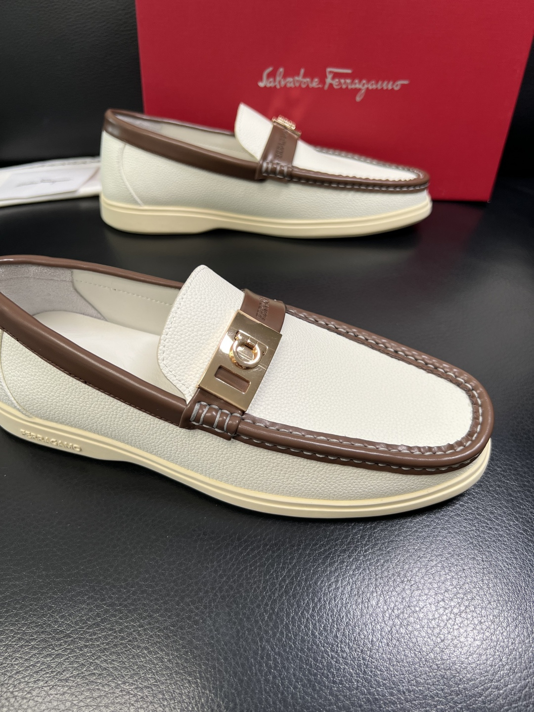 Ferragamo 高品质 顶级工艺品 菲拉格慕 专柜同步发售原厂配置，意大利进口原版牛皮，进口水染牛里