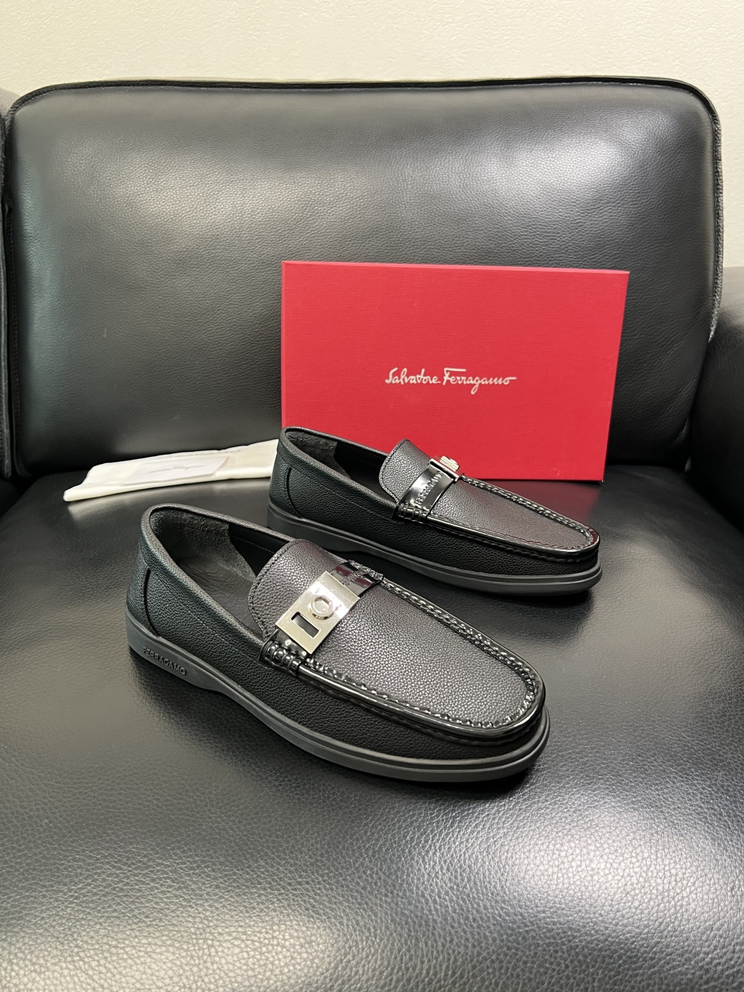 Ferragamo 高品质 顶级工艺品 菲拉格慕 专柜同步发售原厂配置，意大利进口原版牛皮，进口水染牛里