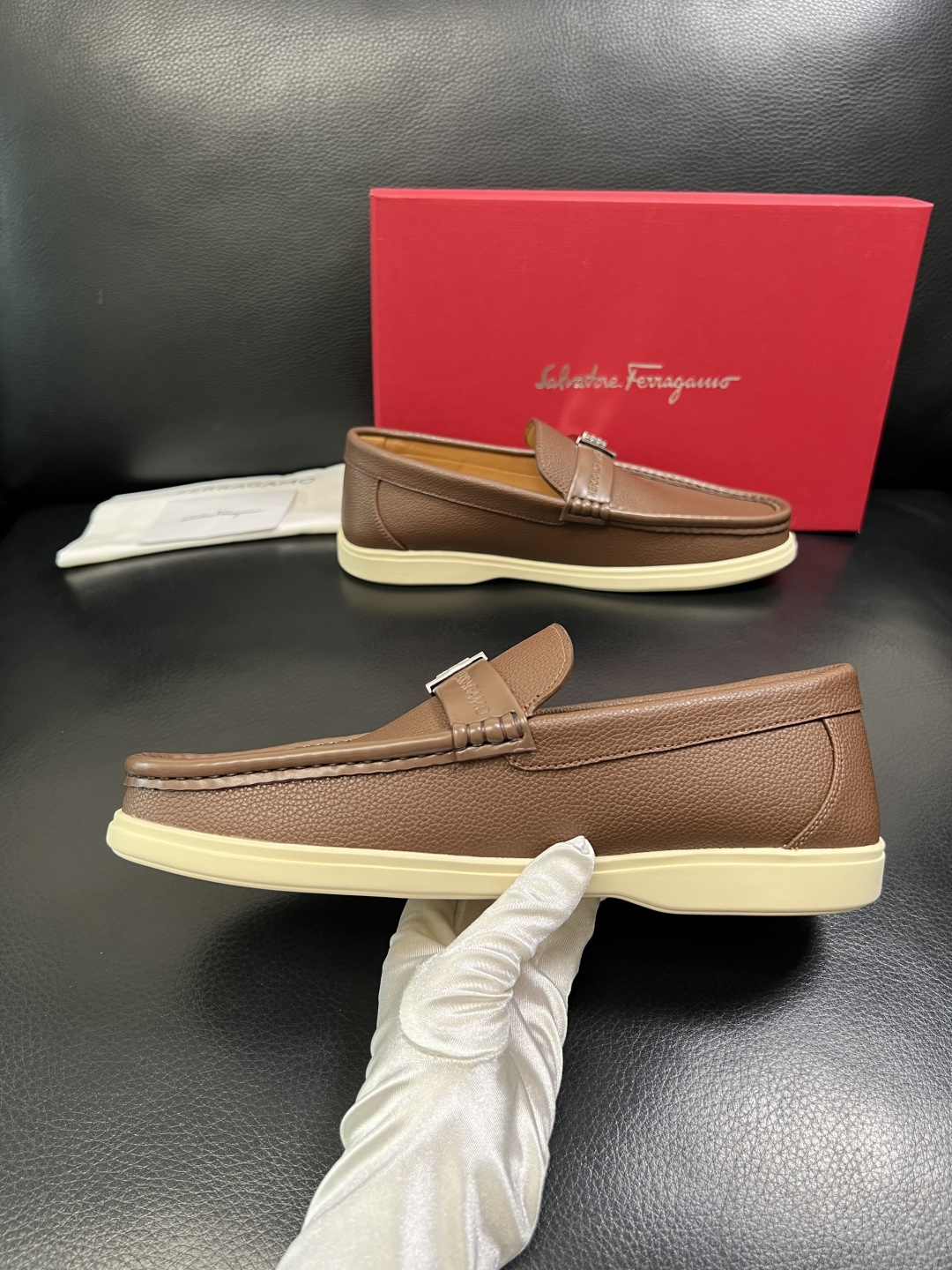 Ferragamo 高品质 顶级工艺品 菲拉格慕 专柜同步发售原厂配置，意大利进口原版牛皮，进口水染牛里
